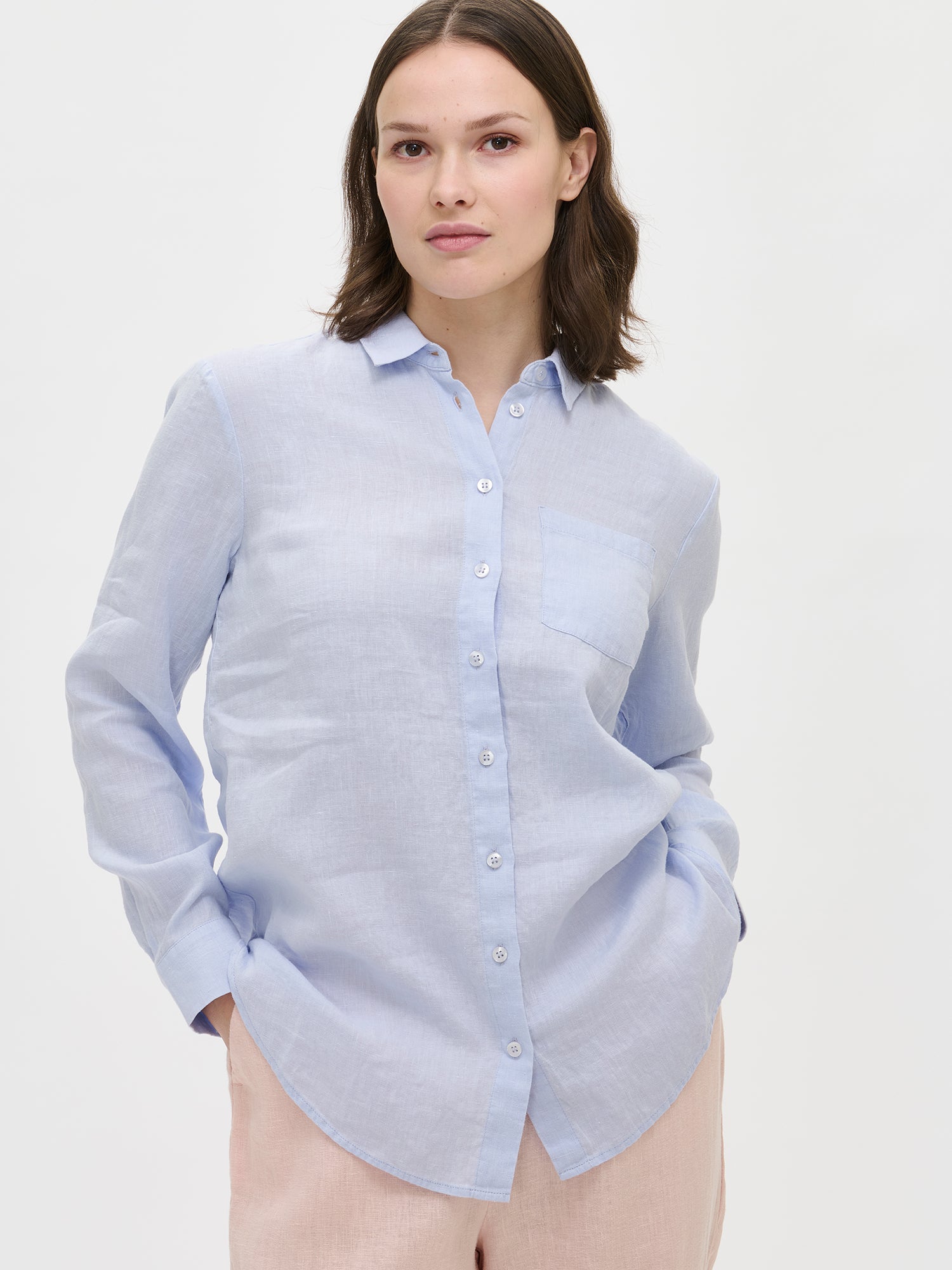 Nanso women's relaxed long-sleeved light blue Linen shirt. A classic collared shirt and a true wardrobe essential.