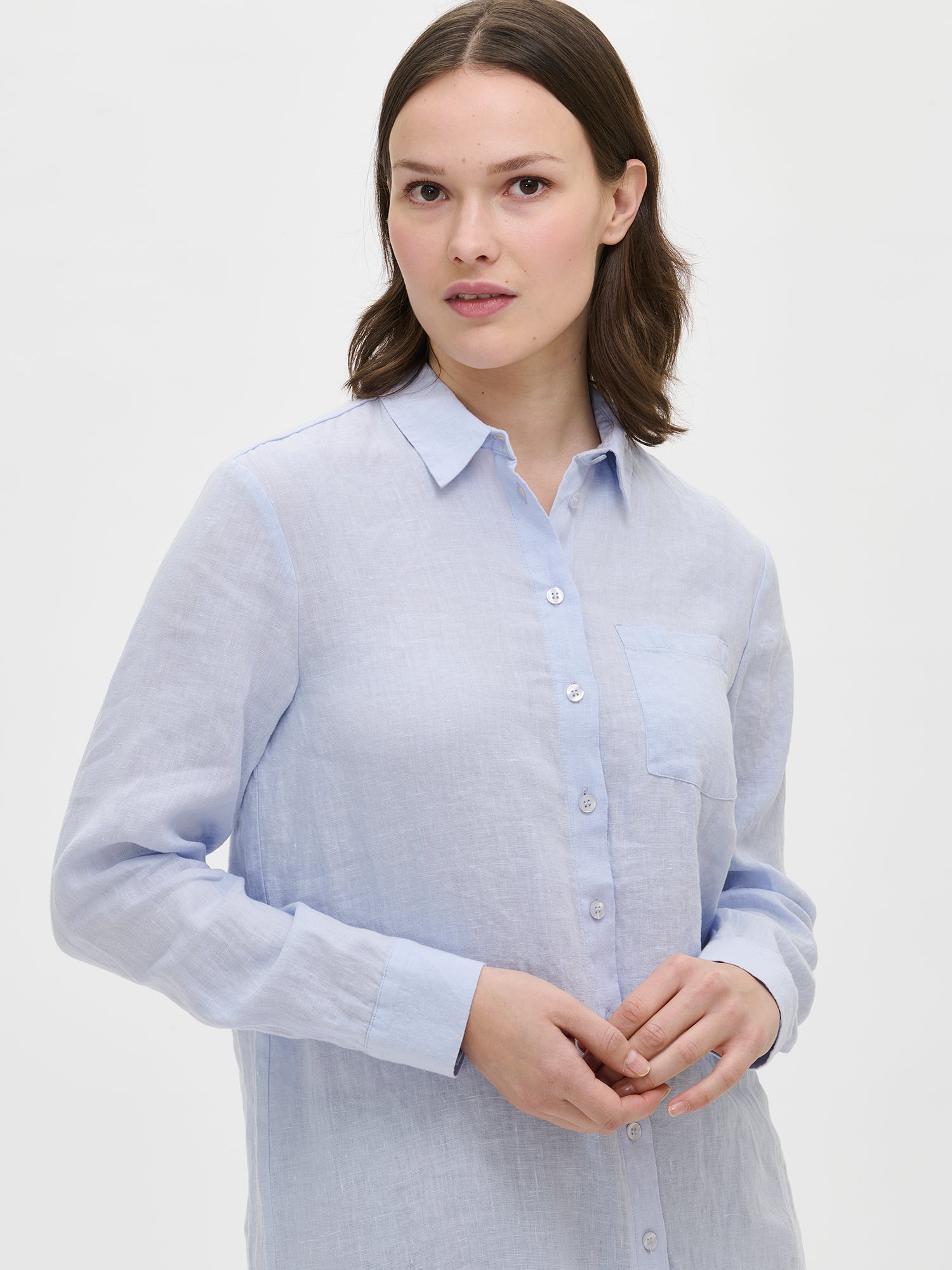 Nanso women's relaxed long light blue Pellava linen shirt from the front.