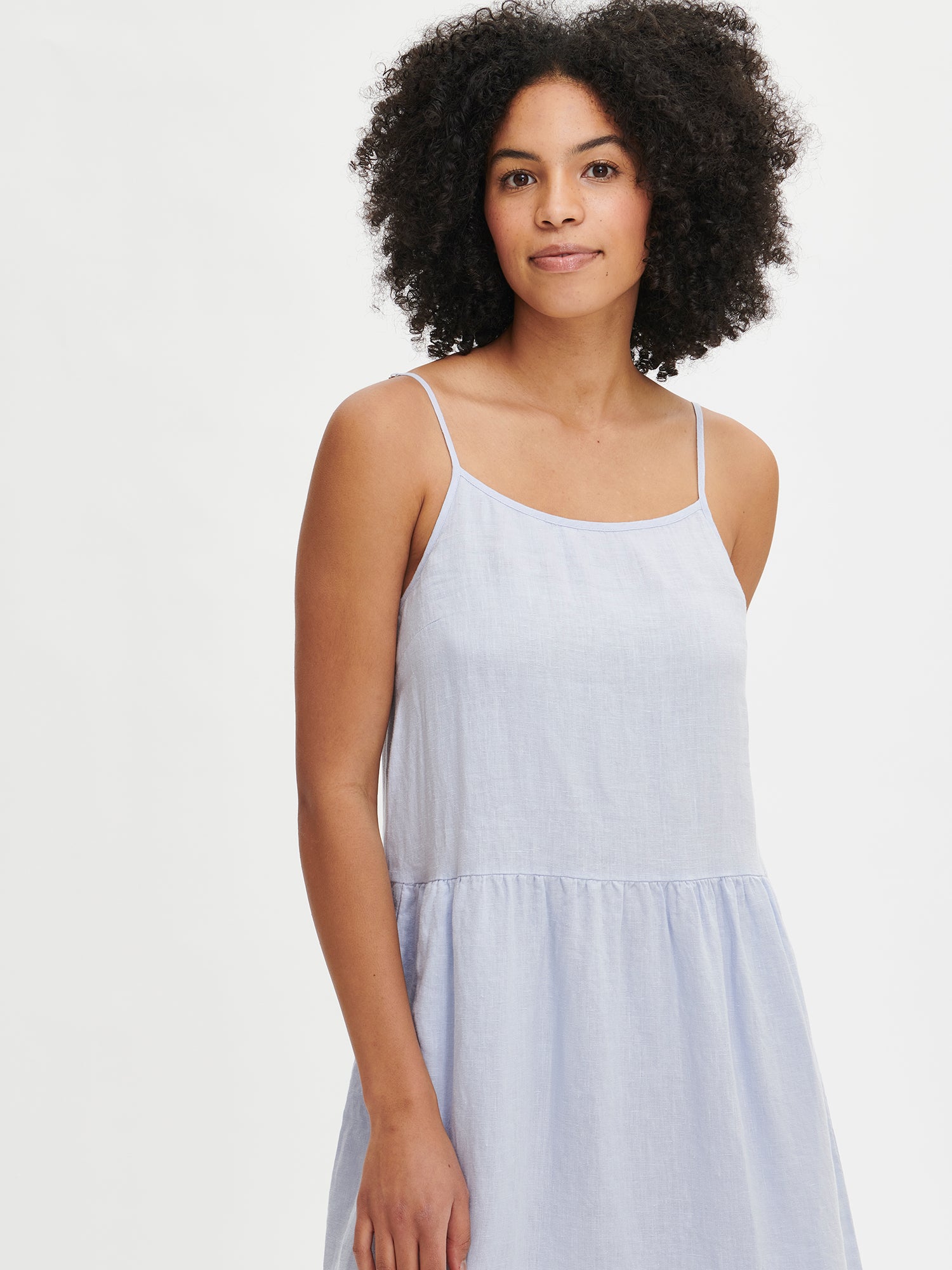 Nanso women's lovely light blue sleeveless linen Pellava-dress, front
