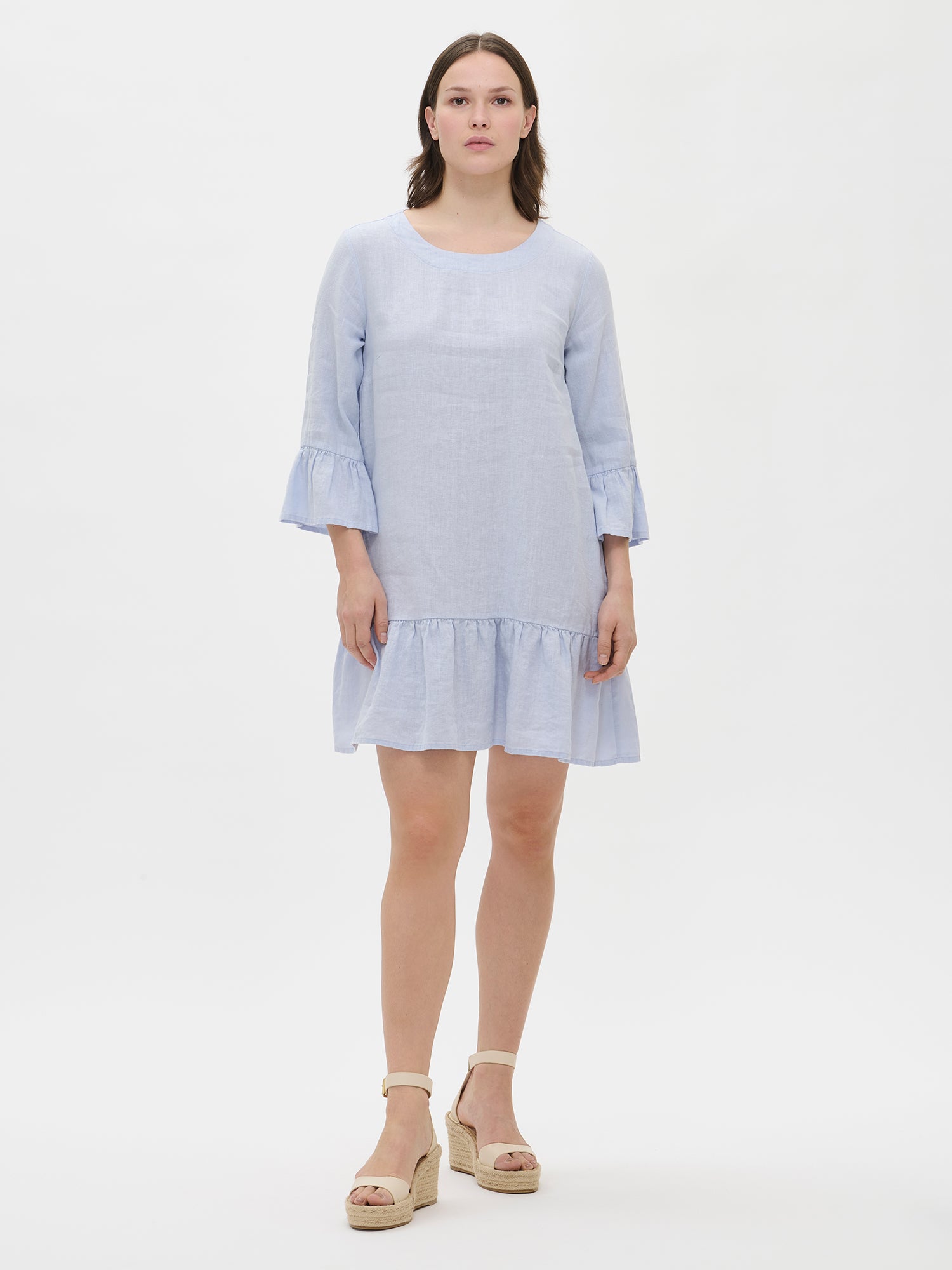 Nanso women's light blue Liine linen dress from the front