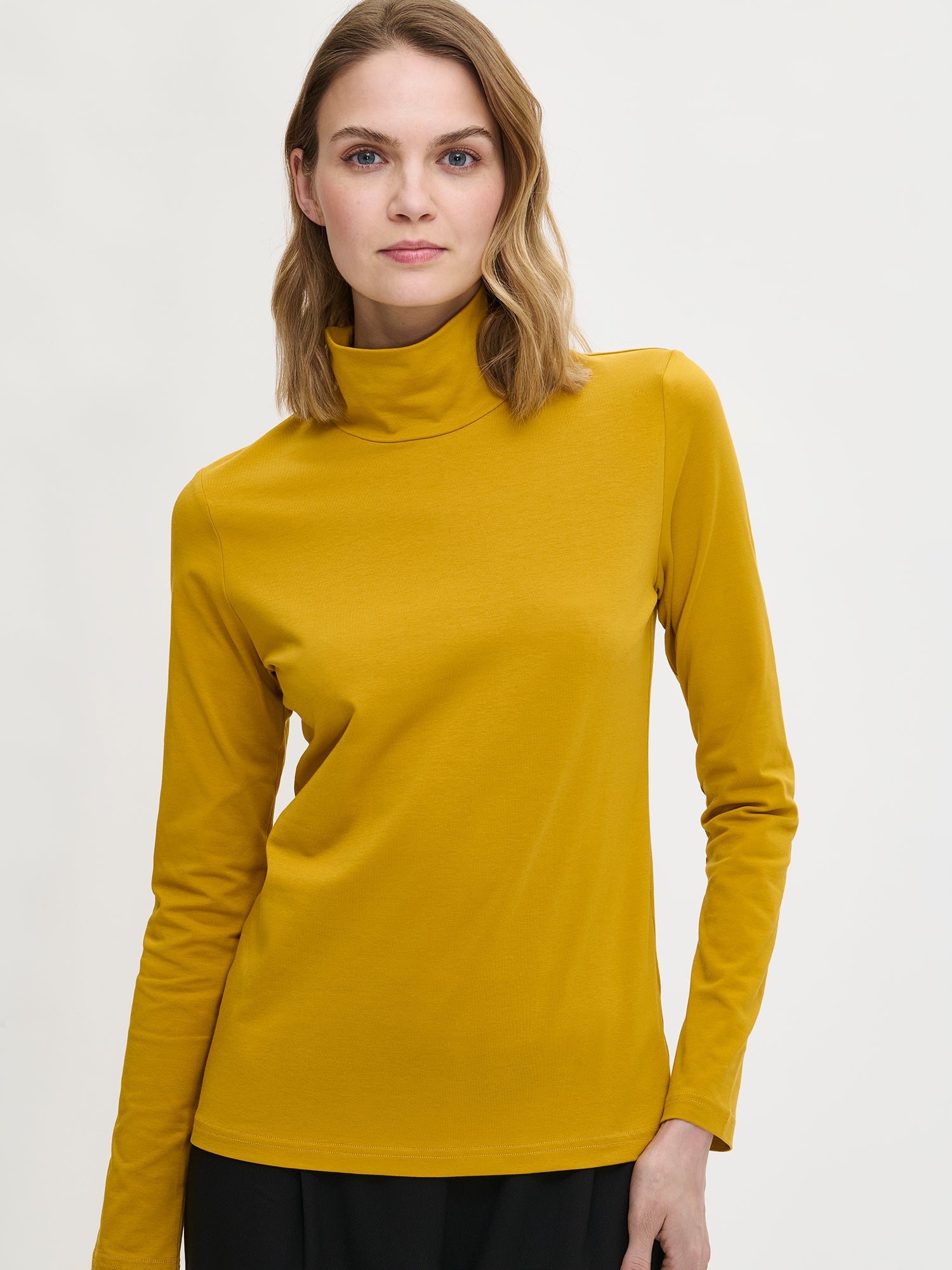 Women's Mari jersey turtleneck in yellow, close-up