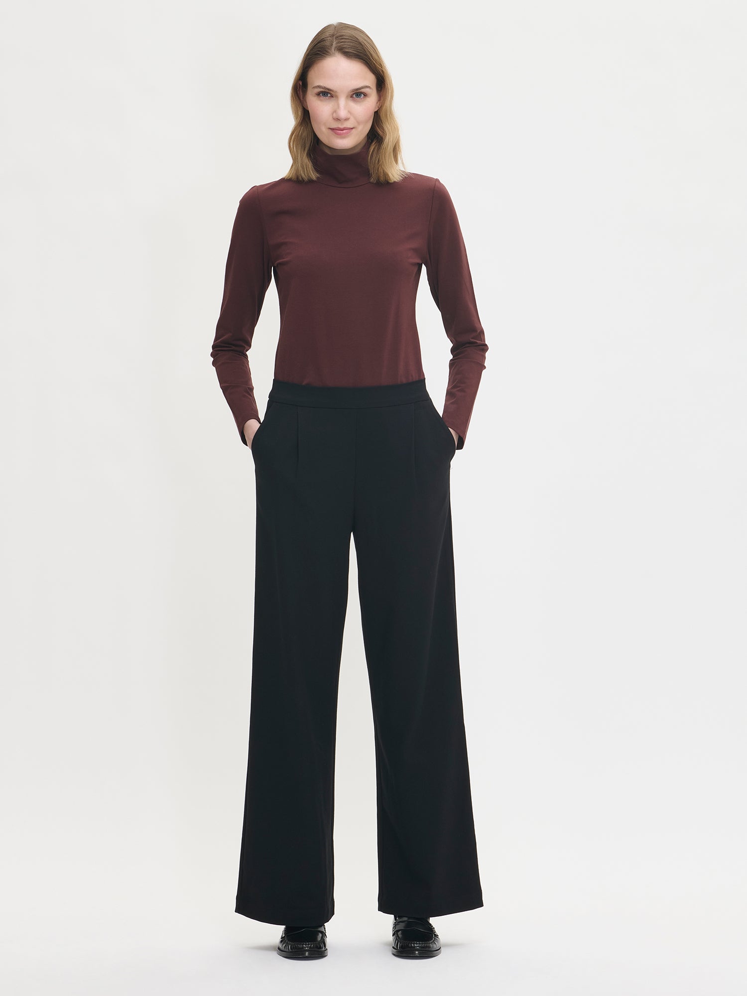 Women's Mari turtleneck in dark brown from the front