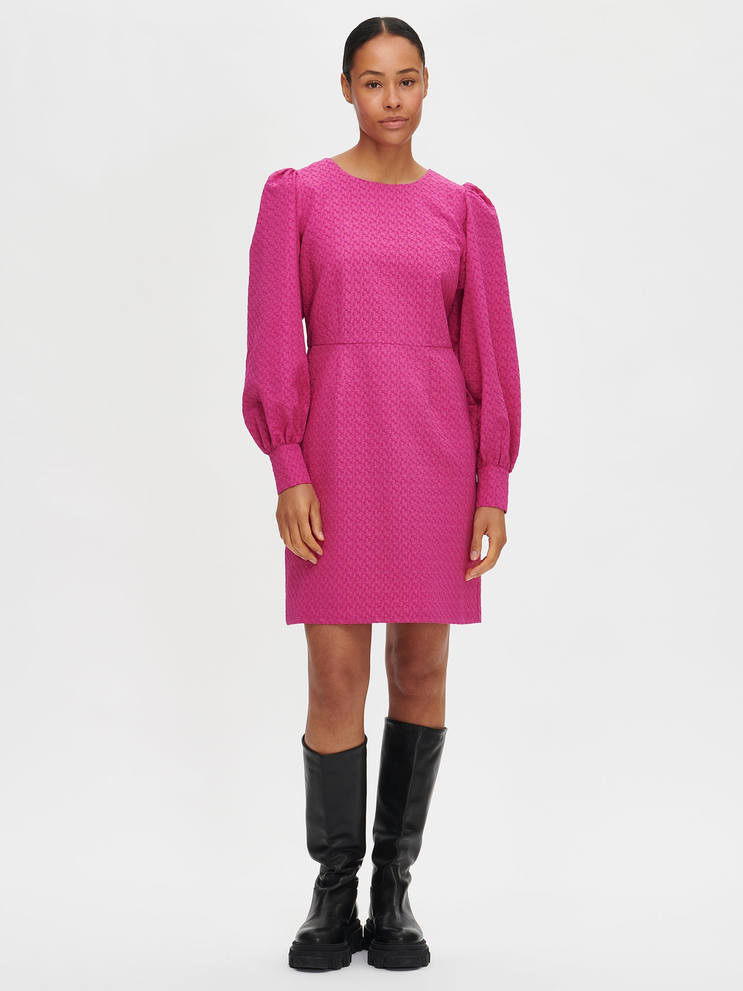 Nanso's elegat pink Reliefi dress, front