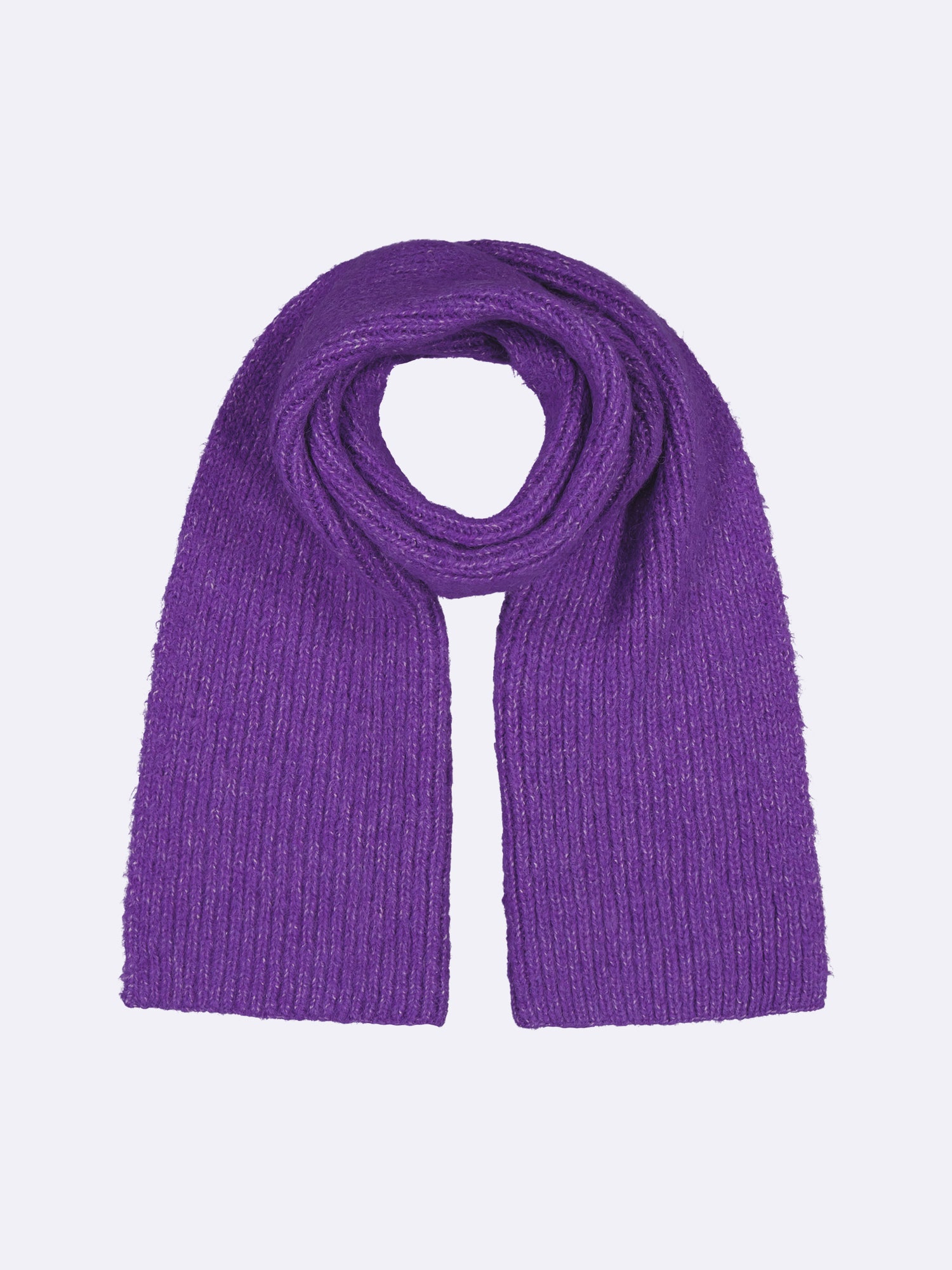 Nanso's soft and warm lilac Usva scarf for women features a ribbed knit design.