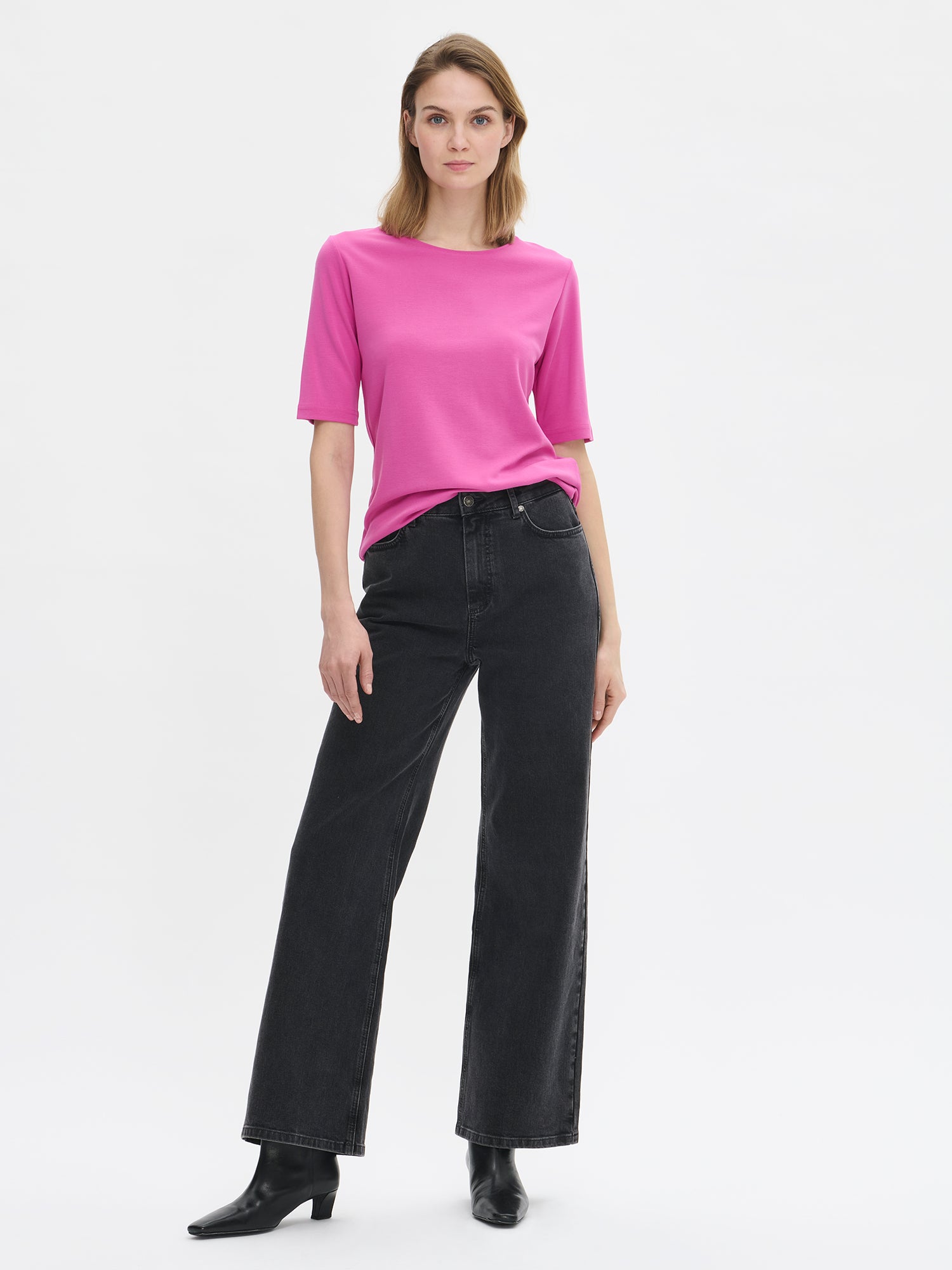 Nanso's stylish pink Aina t-shirt for women, front