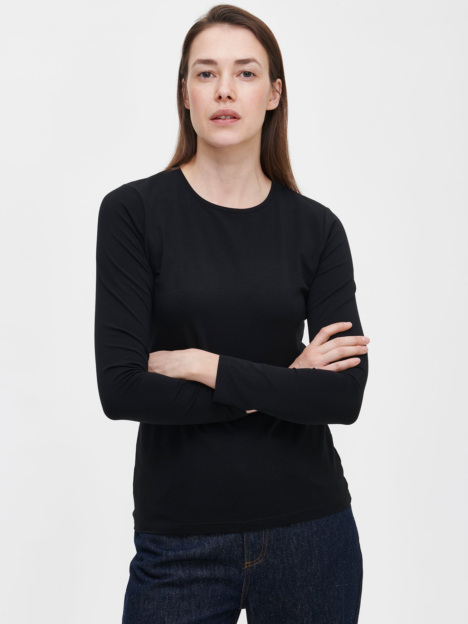 Nanso women's classic  black long-sleeved Basic shirt with a round neckline, close-up
