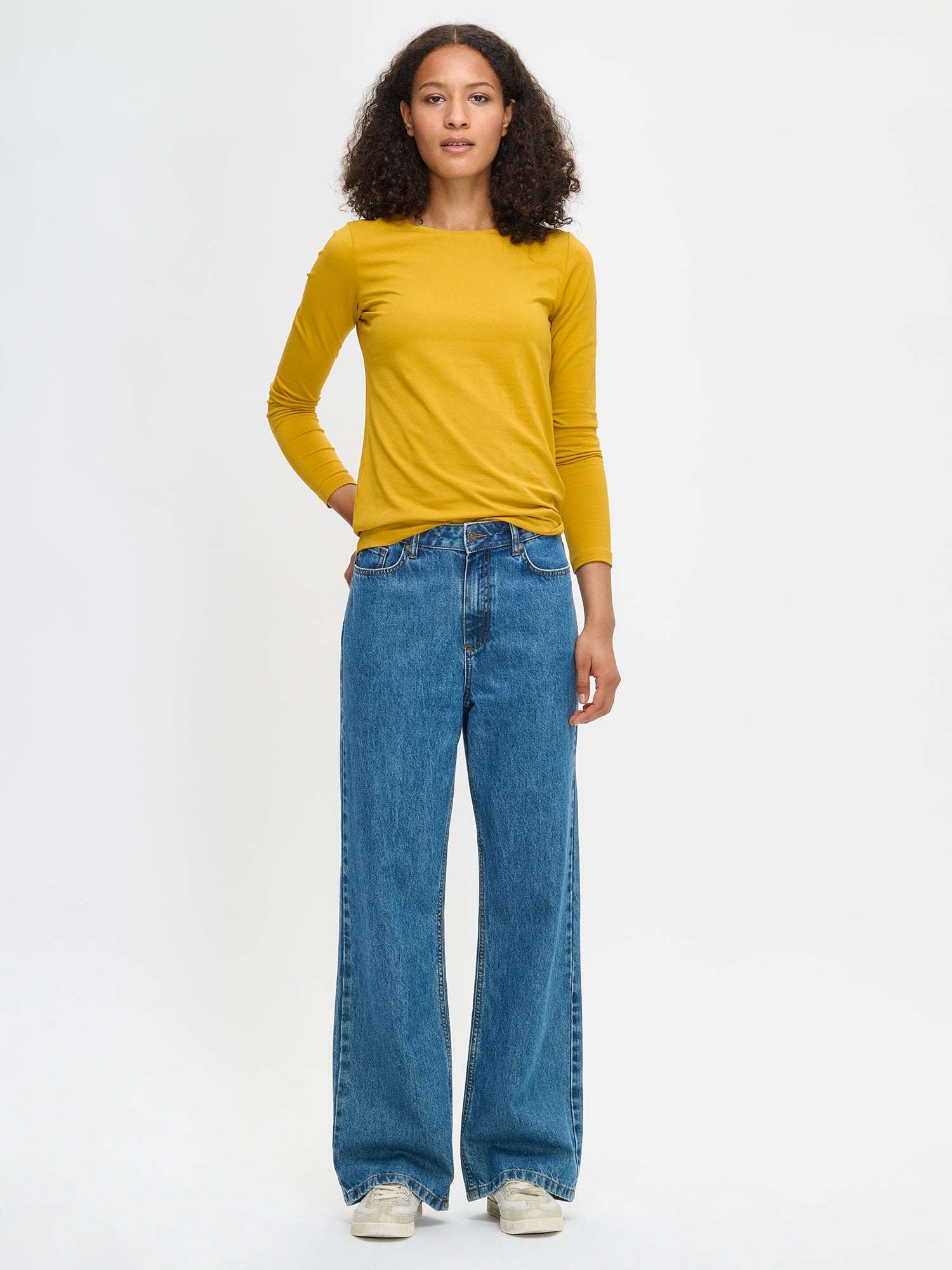 Nanso women's classic  yellow long-sleeved Basic shirt with a round neckline, front