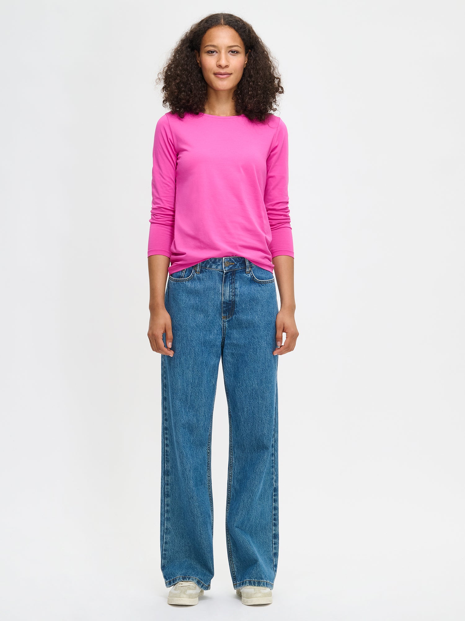 Nanso women's classic pink long-sleeved Basic shirt with a round neckline, front