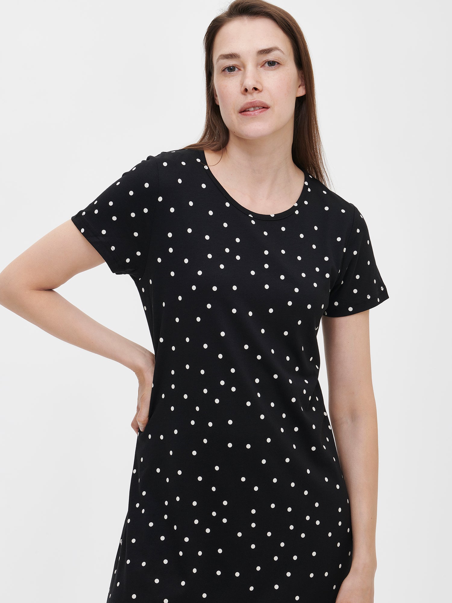 Nanso women's patterned black Pallo nightgown with short sleeves and a round neckline, worn by the model in a close-up front view.