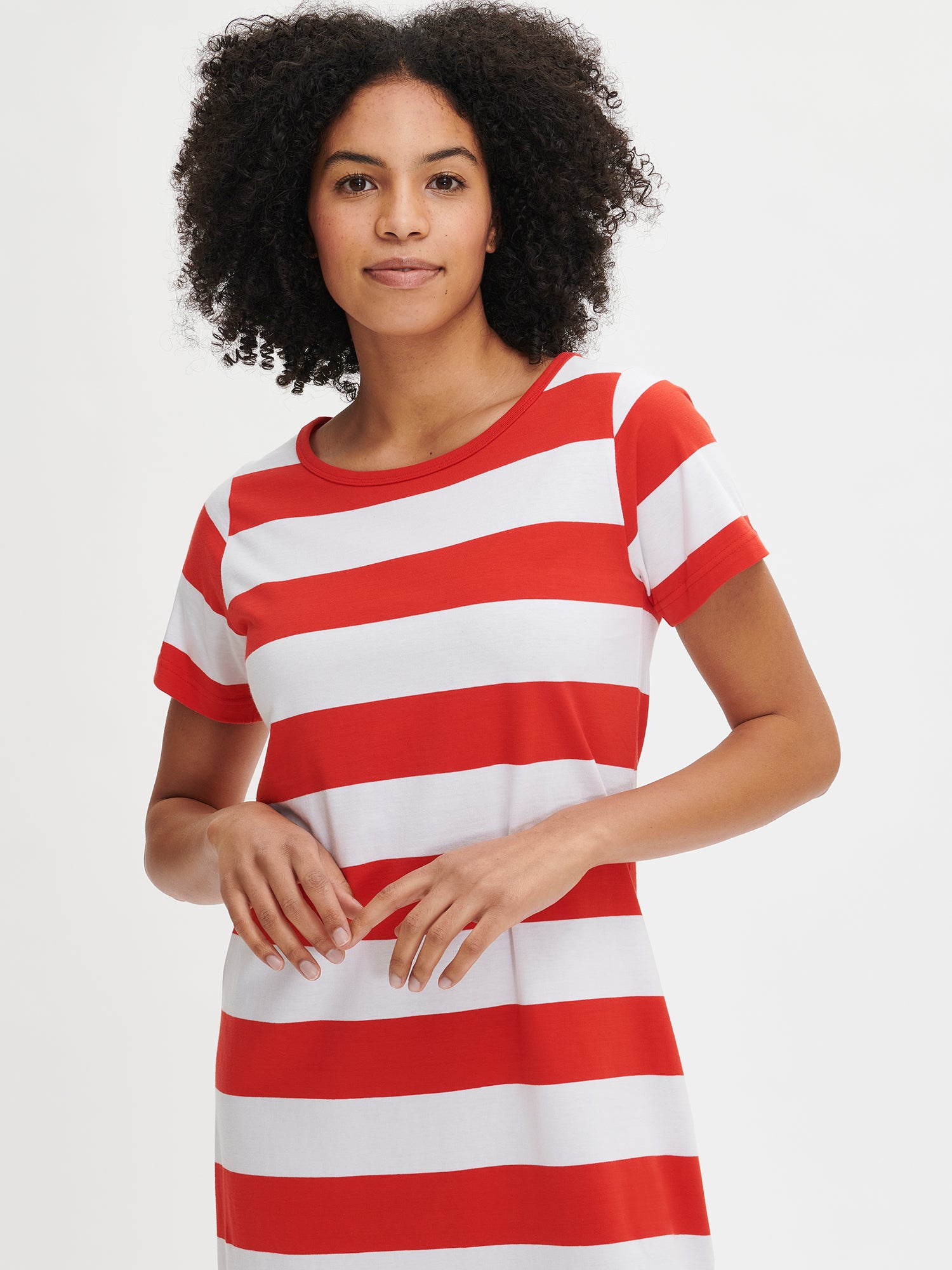 Nanso women's striped red Palkki nightdress with short sleeves and an oval neckline, worn by the model in a close-up view.