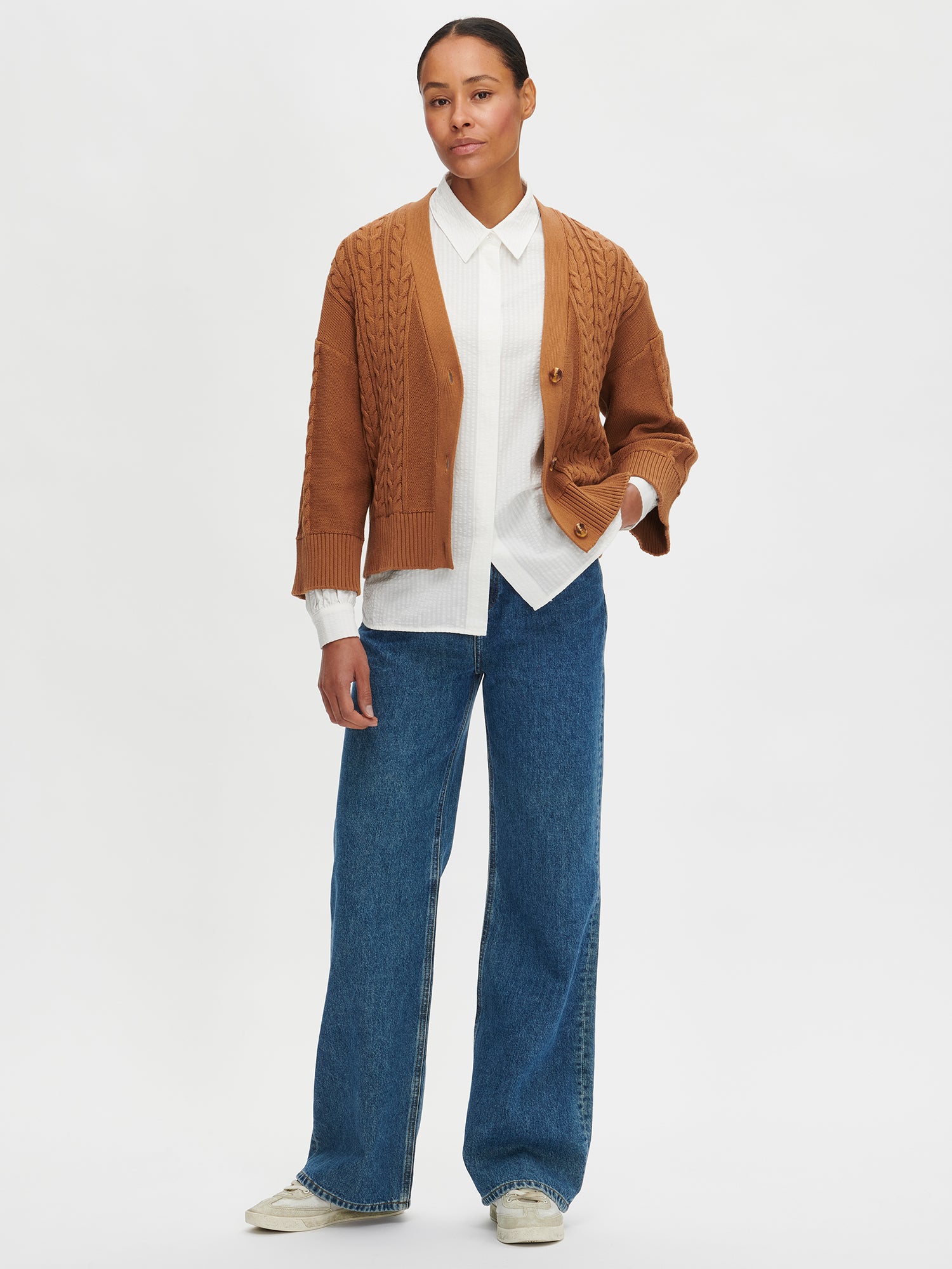 Nanso's Coletta women's knit cardigan in brown with jeans