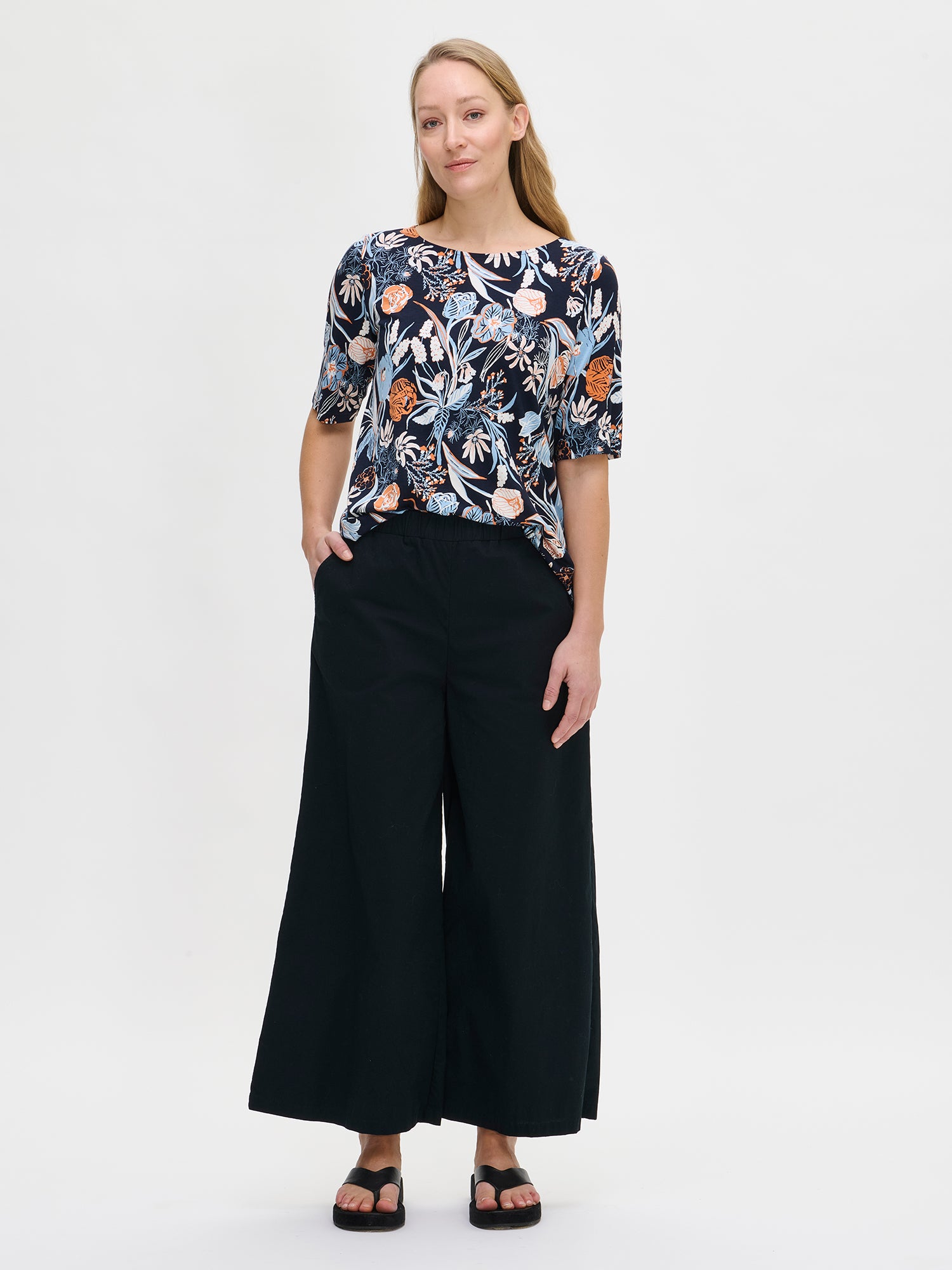 Nanso women's dark blue Floristi Blouse with a floral pattern from the front