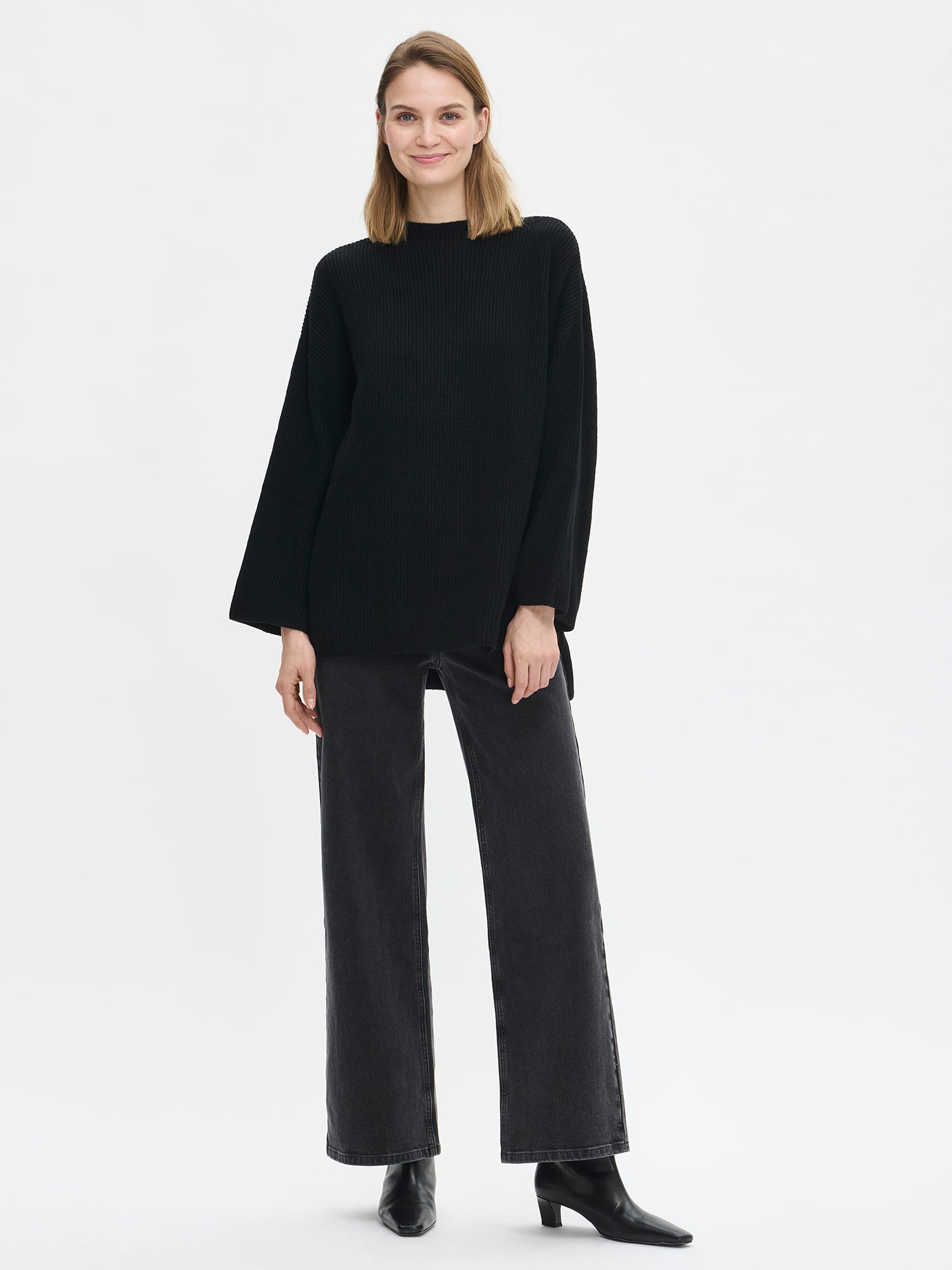 Nanso's relaxed black Pamela knit tunic from the front