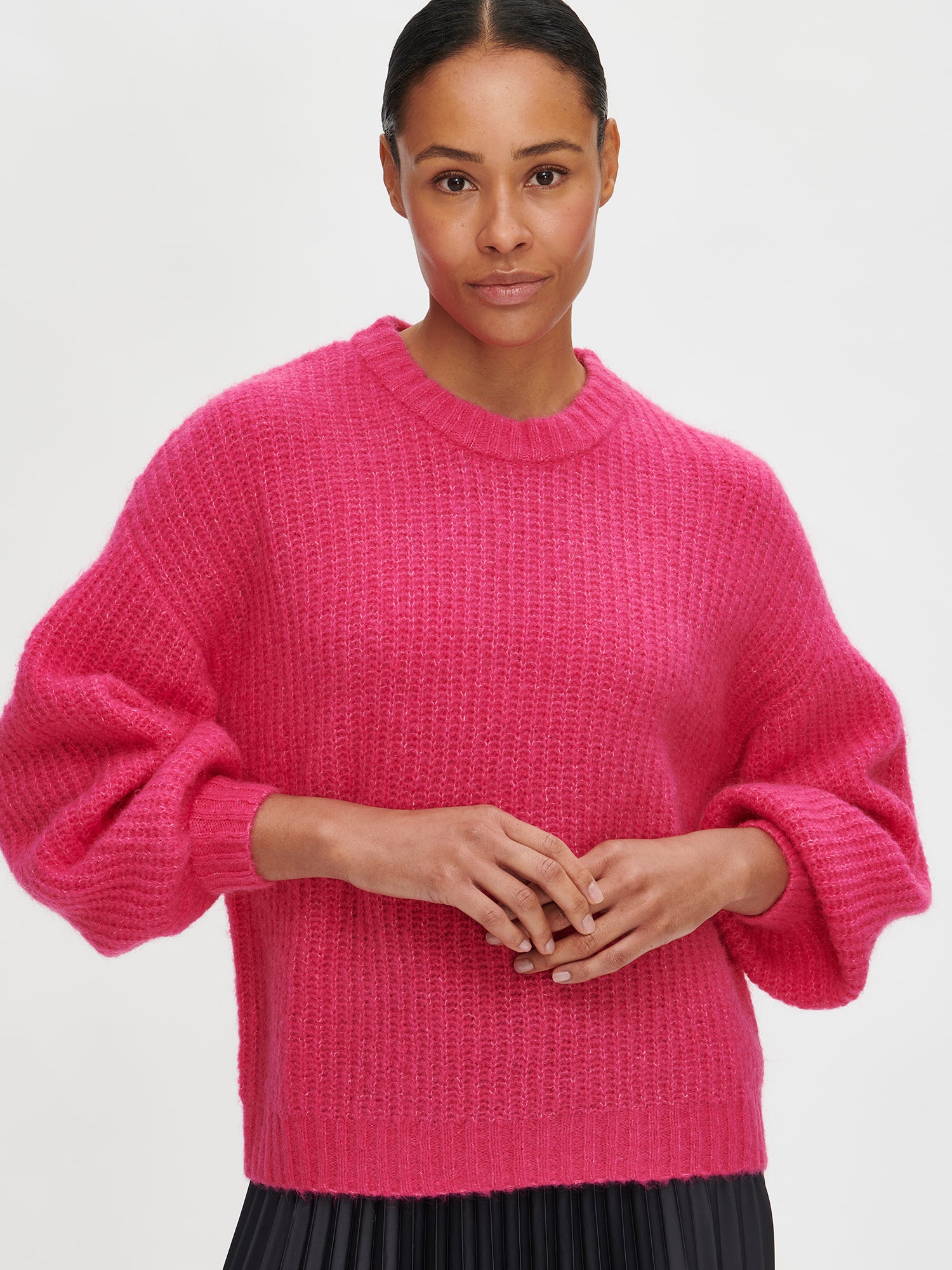 Nanso's luxurious pink Karamelli knit sweater for women features a round neckline, on a model