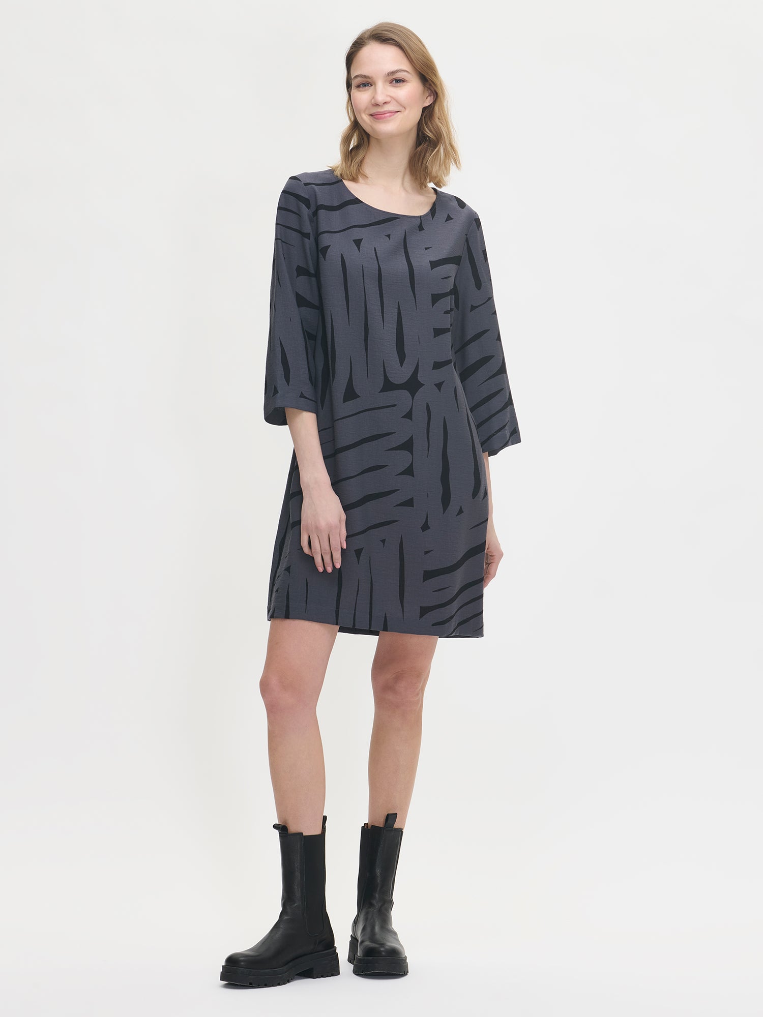 Nanso women's gray Kaiku dress features a straight silhouette with a patterned design, front