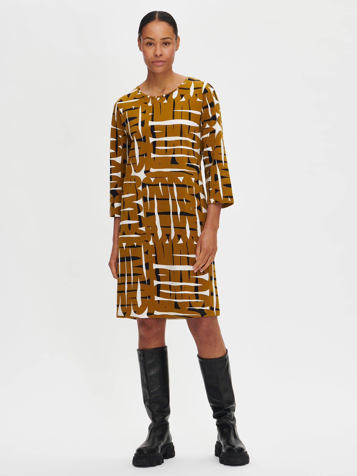 Nanso women's brown Kaiku dress features a patterned design with a round neckline, on a model