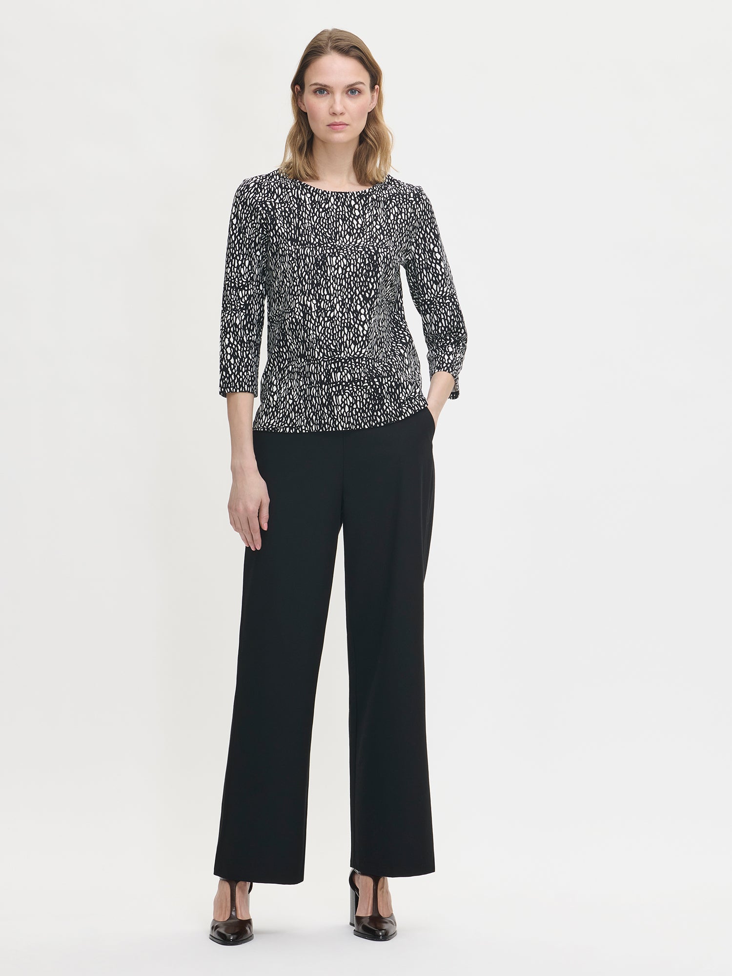 Nanso's women's patterned black-white Raku blouse, front