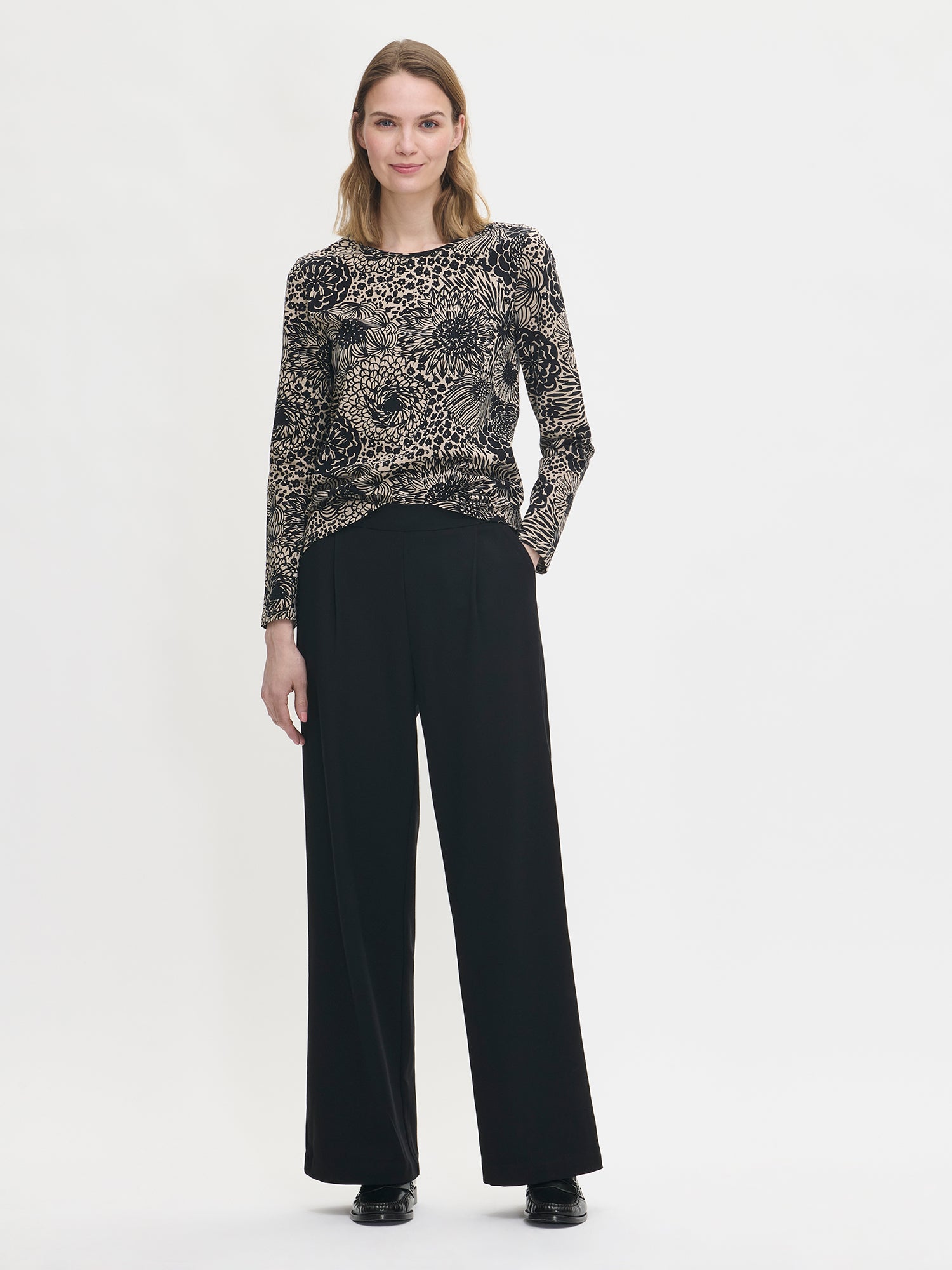 Nanso women’s patterned floral beige Huvi blouse, on a model