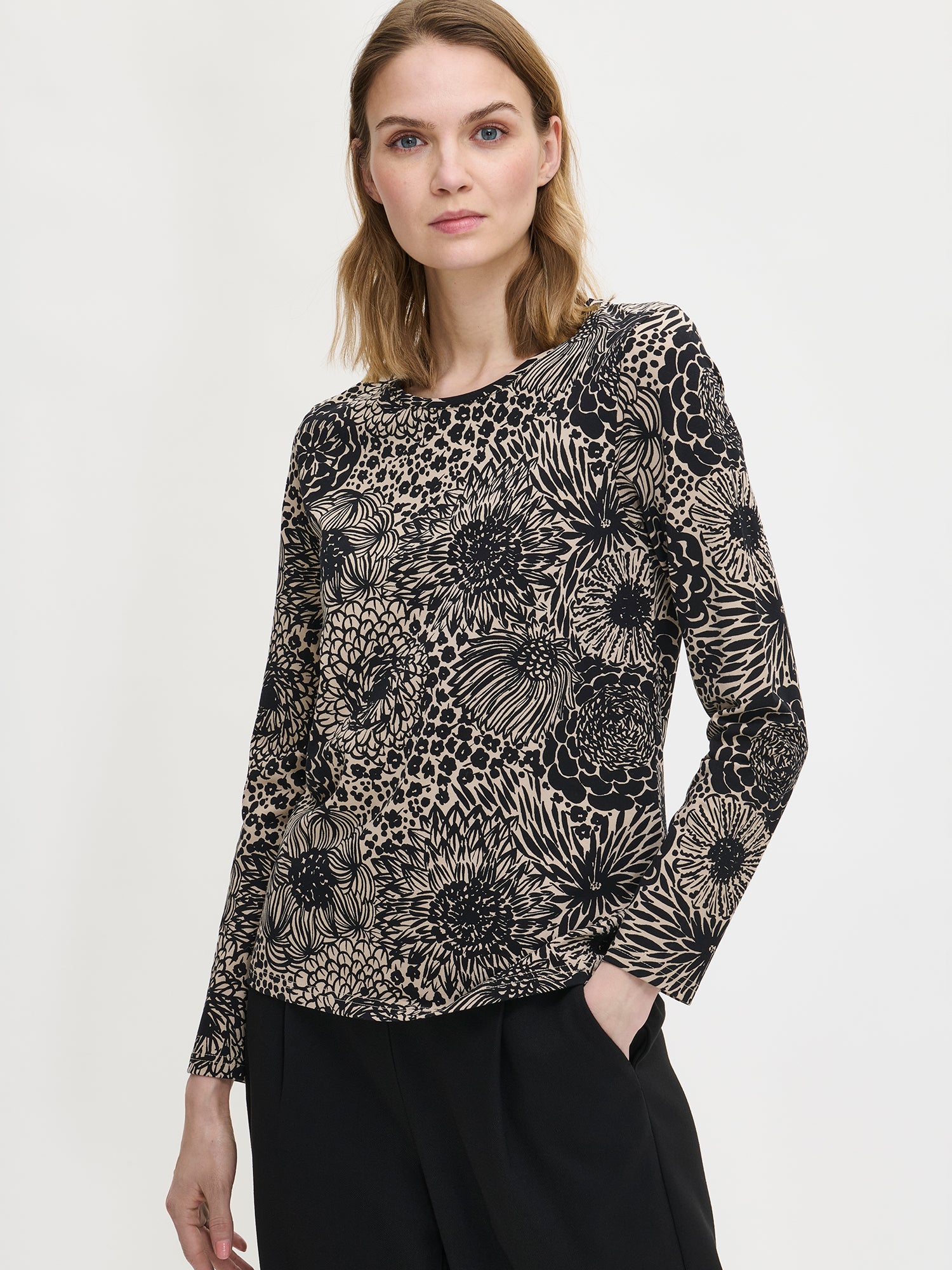 Nanso women’s patterned floral beige Huvi blouse, front
