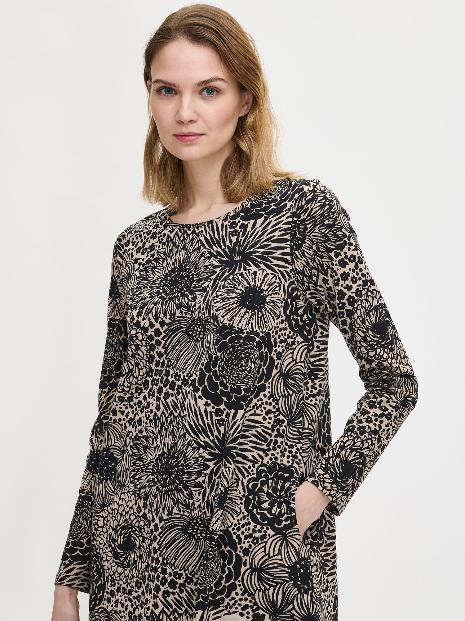 Nanso women's printed floral beige Huvi A-line tunic with a round neckline, front