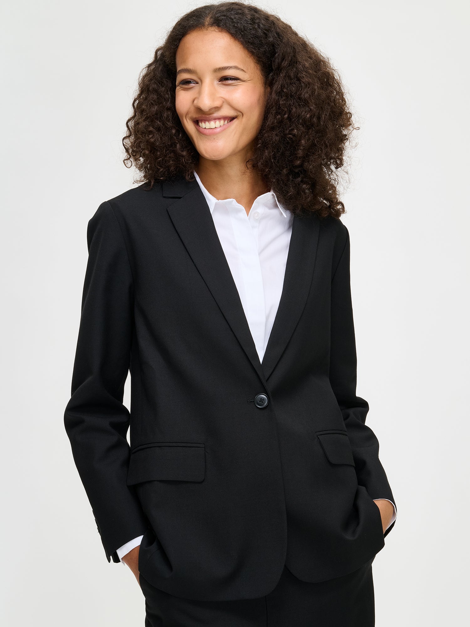 Nanso's black Bea blazer is a timeless and elegant wardrobe essential for women, front