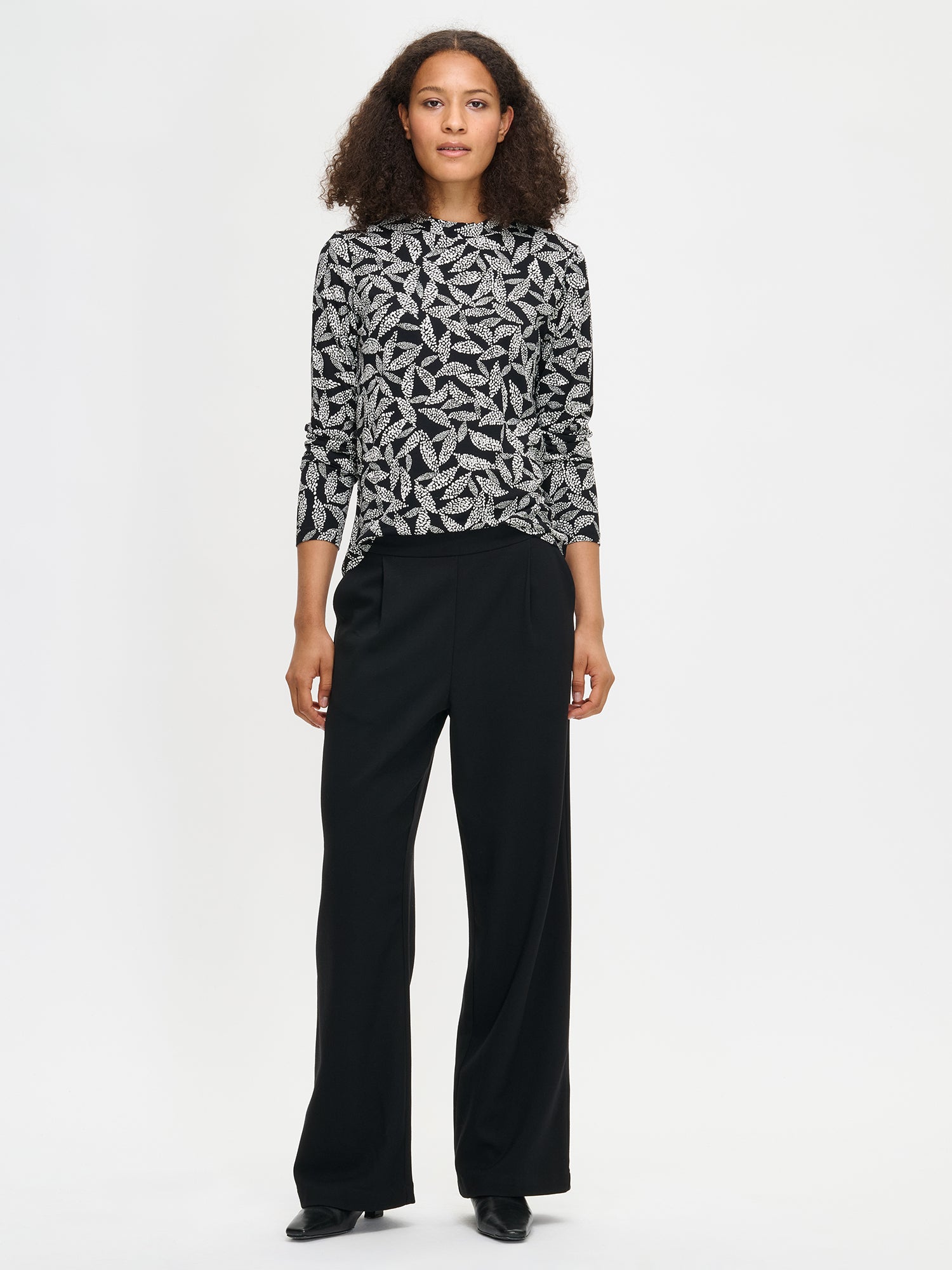 Nanso women’s black-white patterned Triine blouse, size S