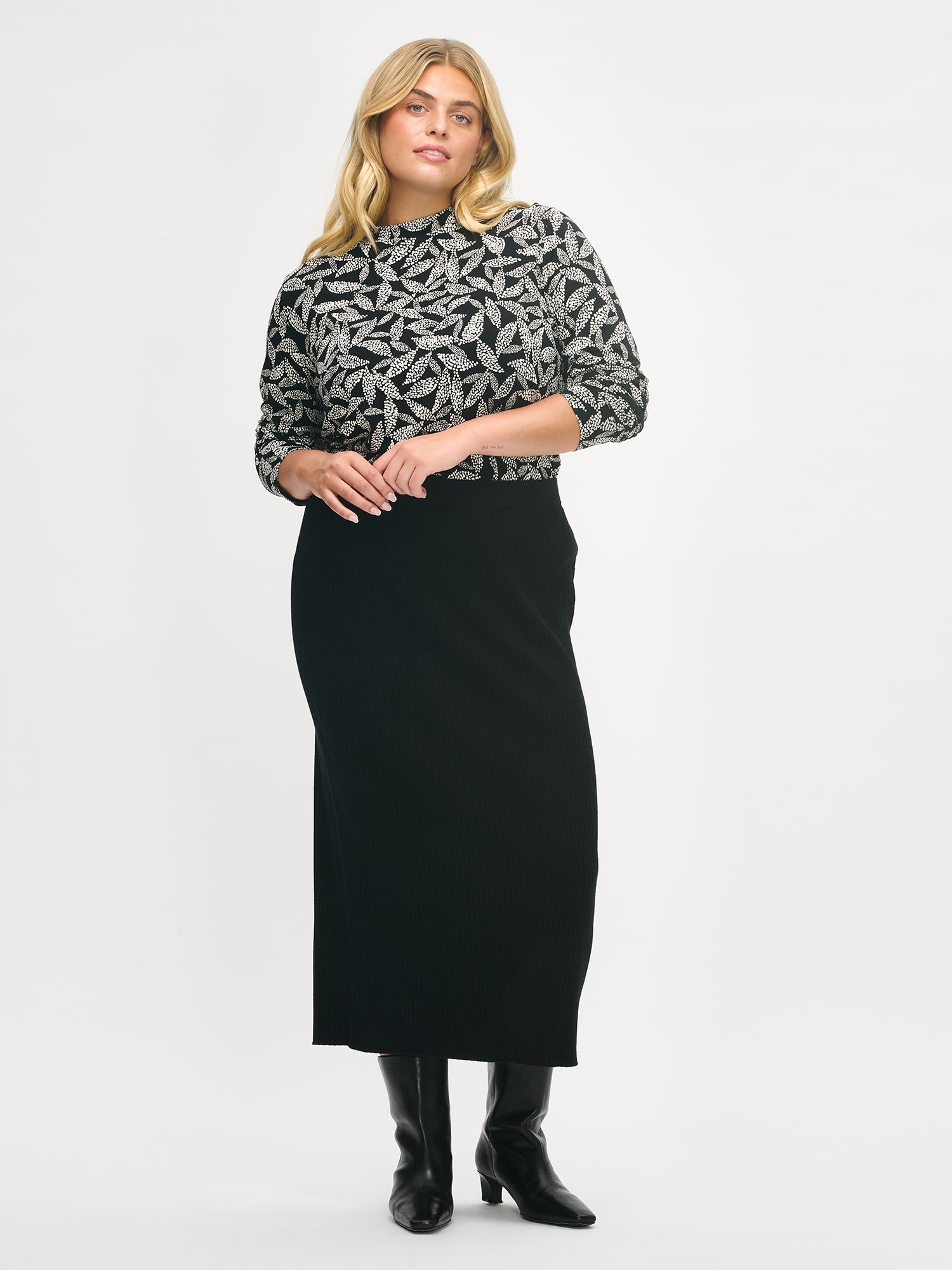 Nanso women’s black-white patterned Triine blouse, size xl