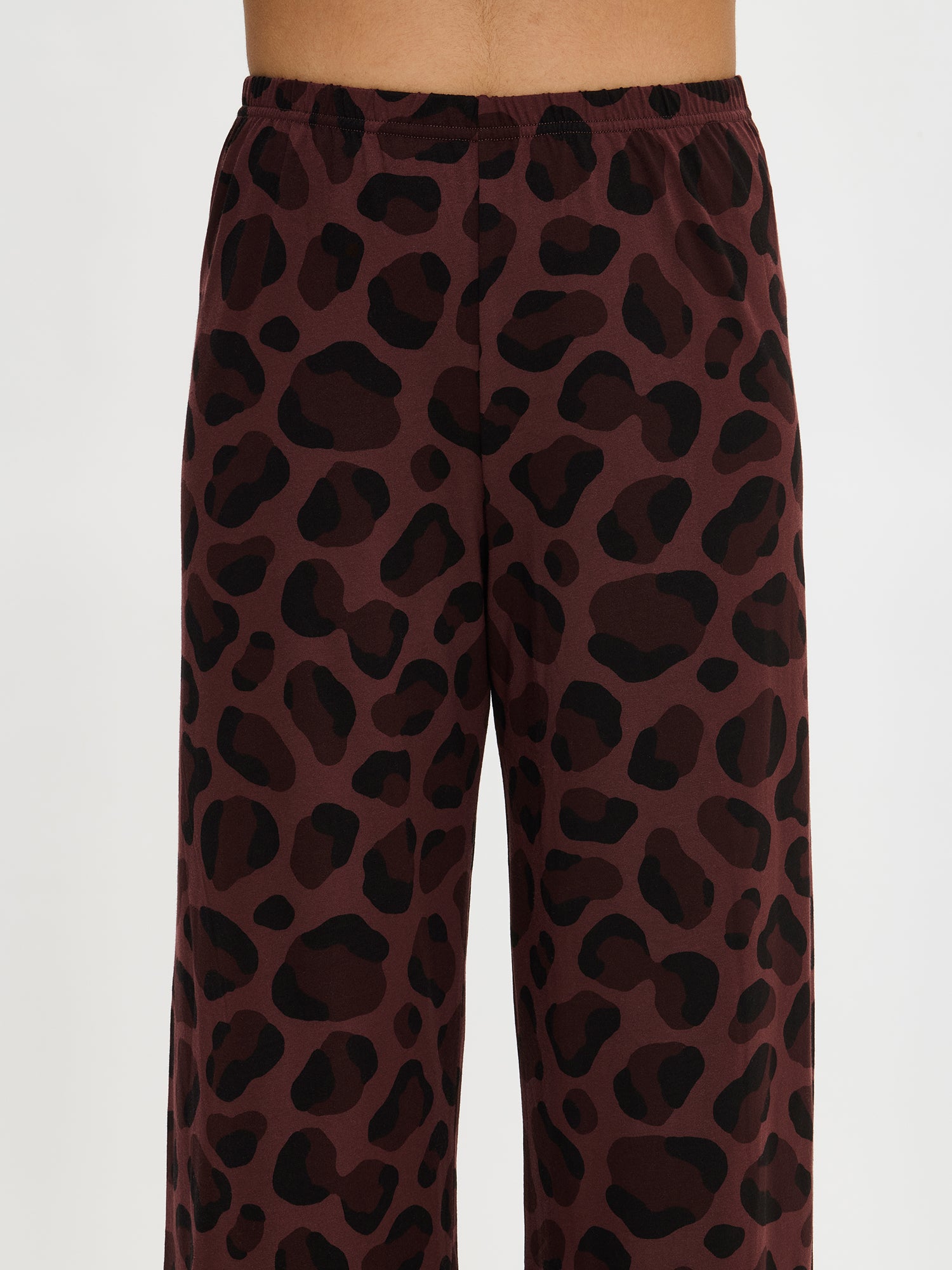 Nanso women’s brown Pantteri trousers, worn by model close up view, with 7/8-length legs and relaxed fit.