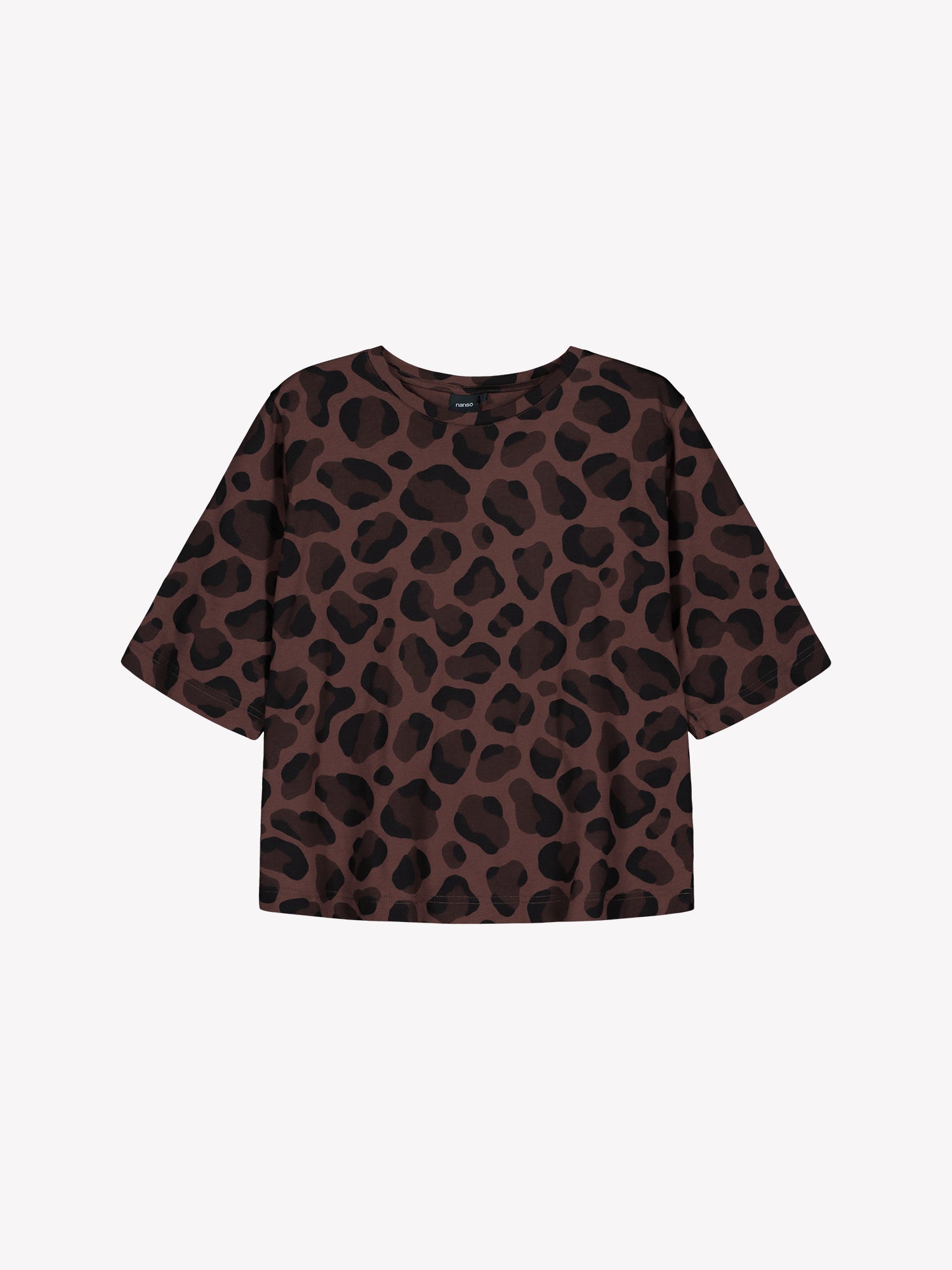 Nanso women’s brown Pantteri T-shirt in product image front view. Cotton-modal fabric, straight cut and signature Panther-pattern.