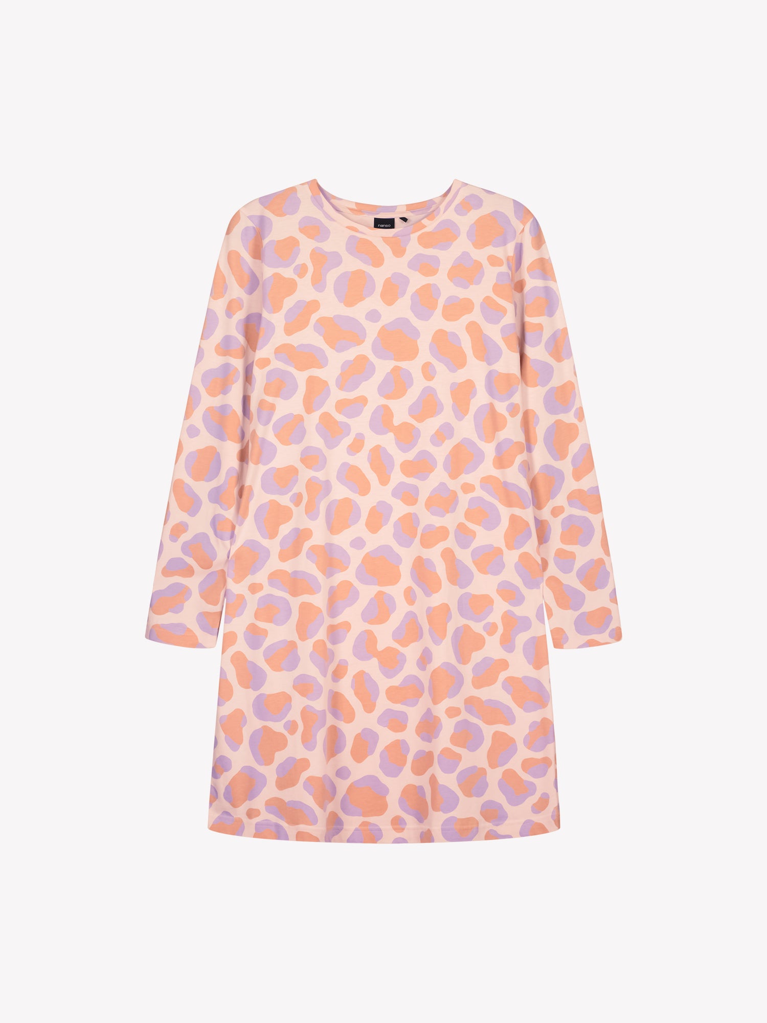 Nanso women’s pink patterned Pantteri nightgown, shown as product image from the front.