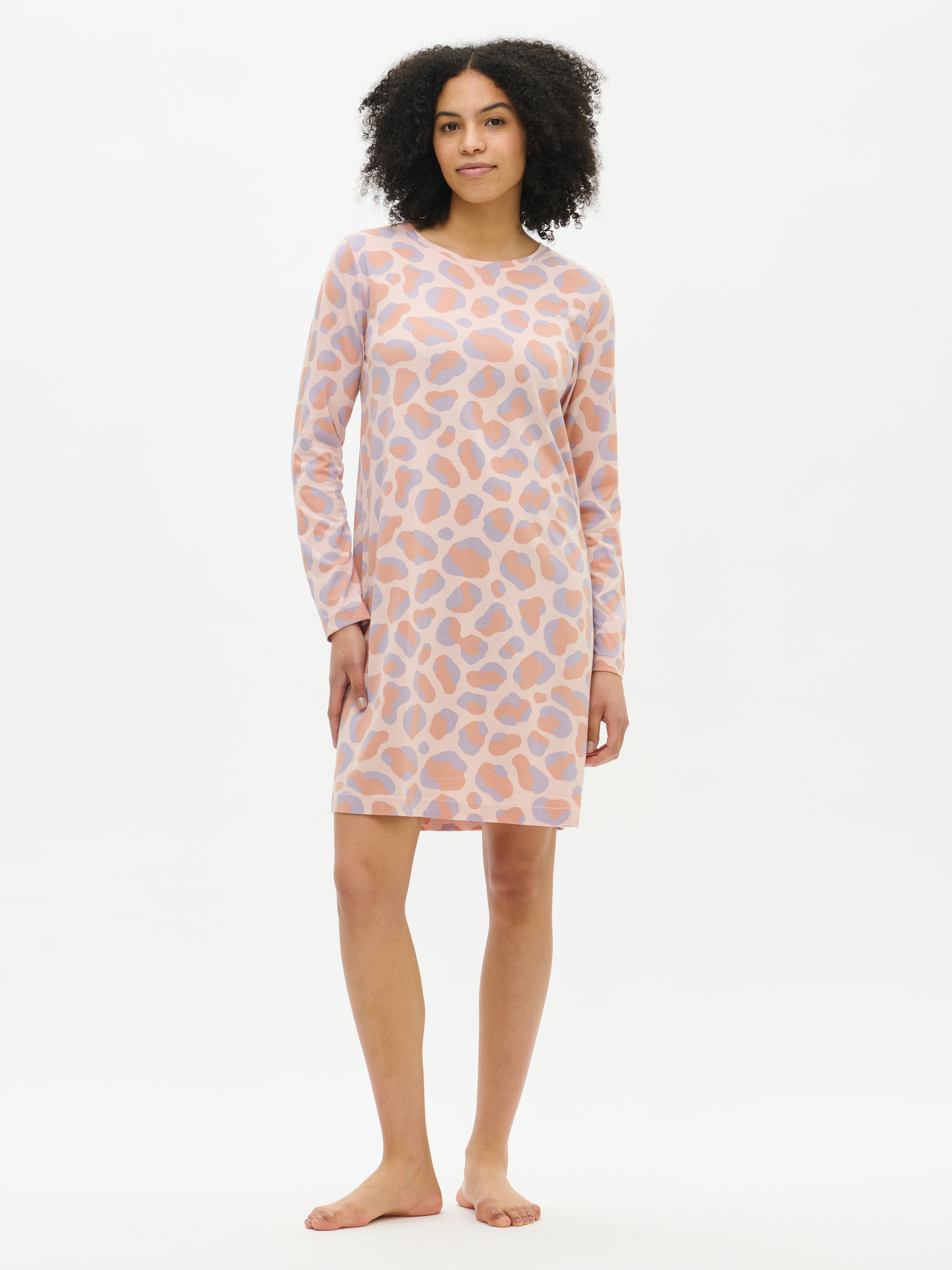 Nanso women’s pink Pantteri nightgown with long sleeves and round neckline, worn by model from the front. The hem falls above the knees.