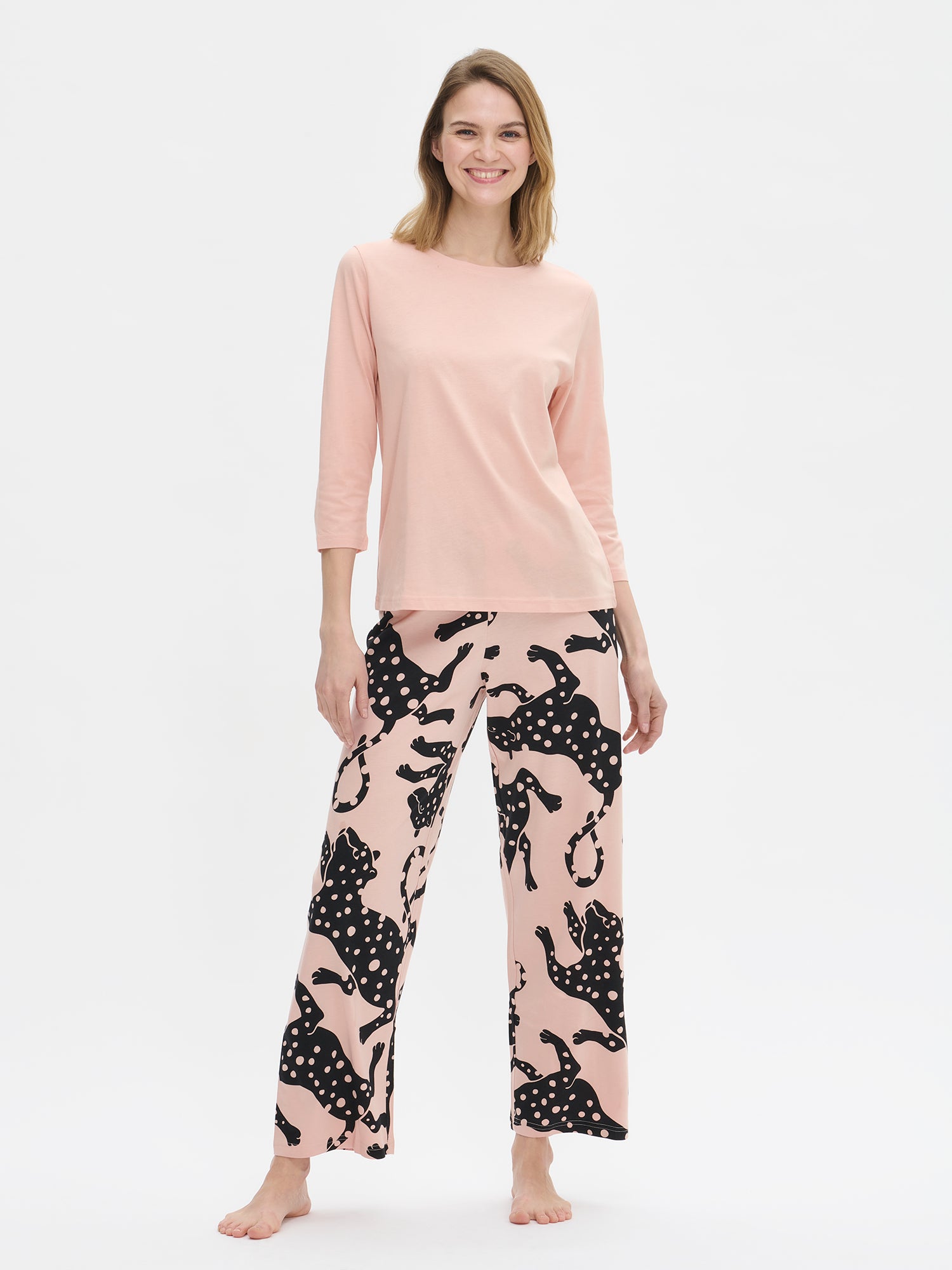 Nanso women’s Leonora pyjama set with pink 3/4-sleeve top and printed 7/8-length trousers, worn by model from the front.