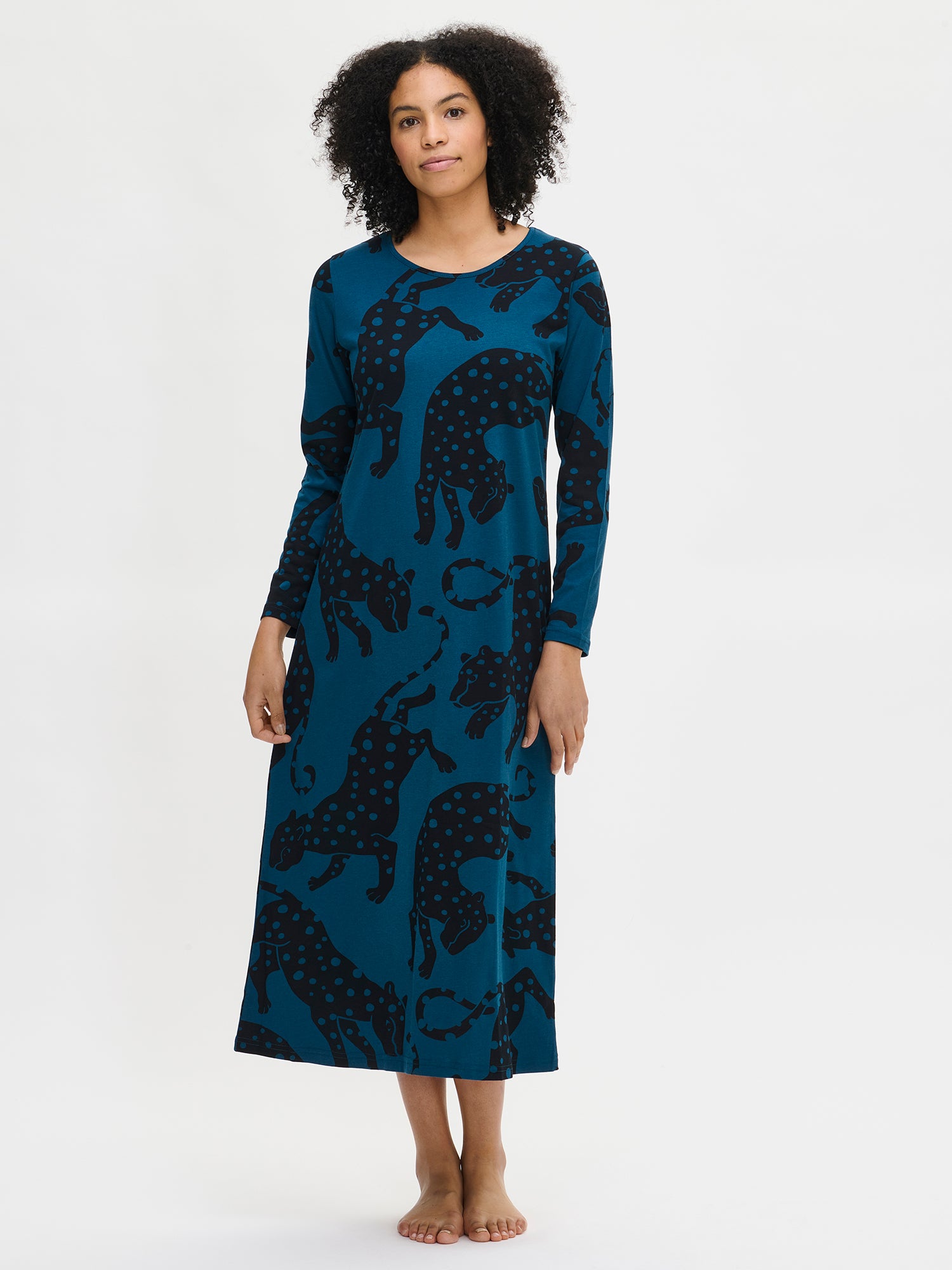 Nanso women’s long Leonora nightgown in blue, worn by model in close-up. Visible neckline, sleeve, and pattern detail.