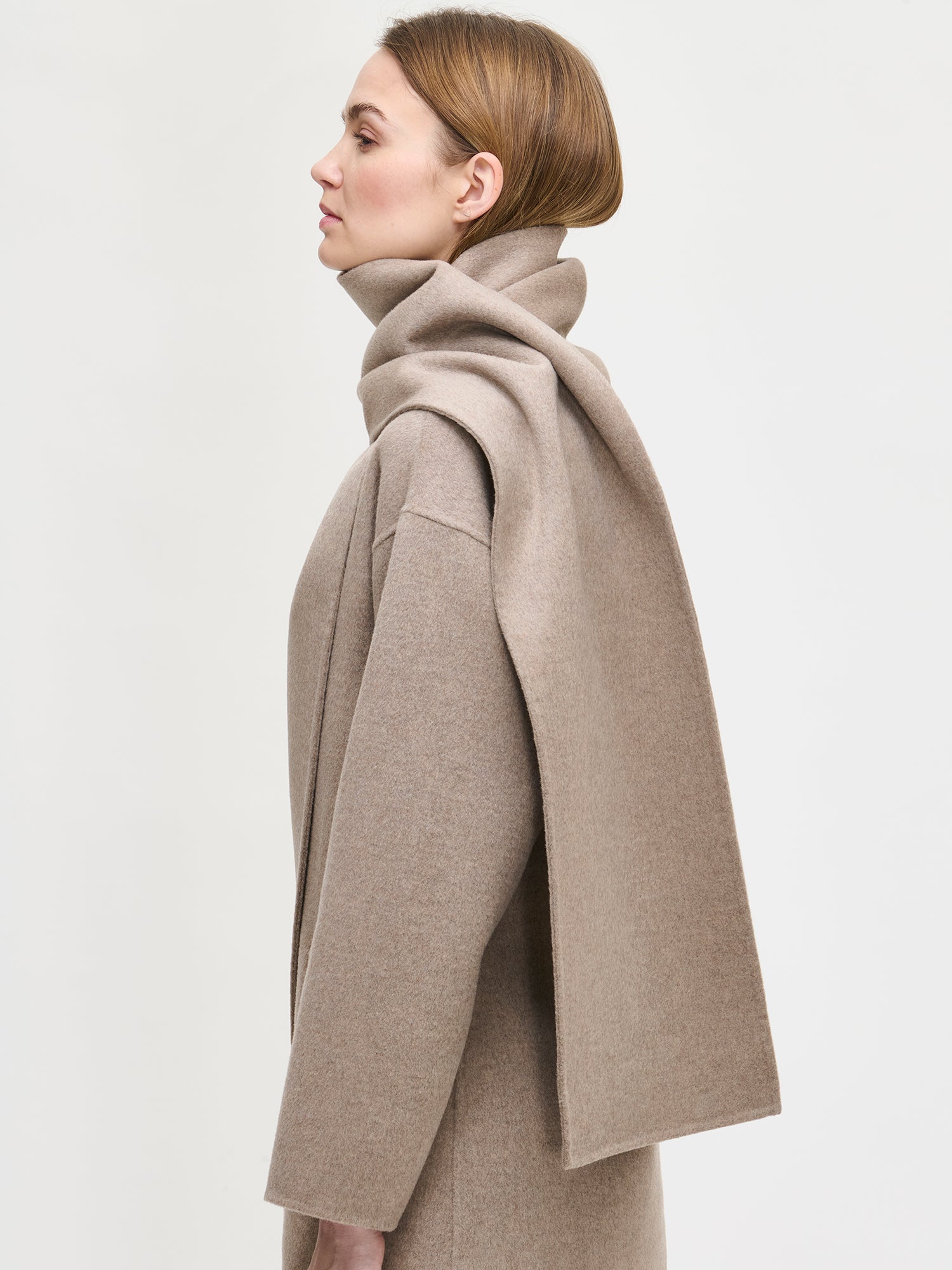 Nanso's charming beige Elli wool blend scarf for women side