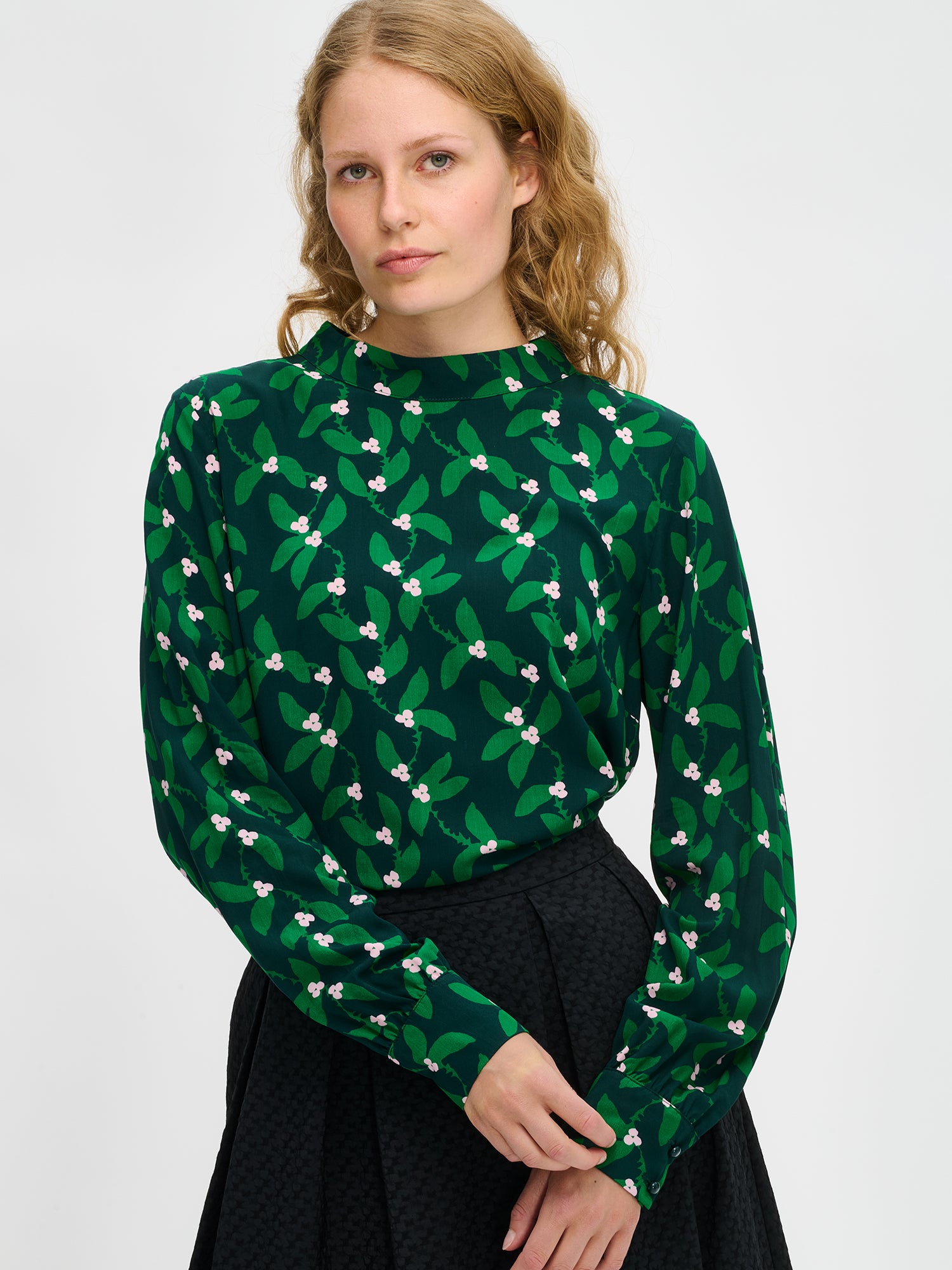 Nanso women’s Vieno blouse in soft viscose with green floral print, close-up