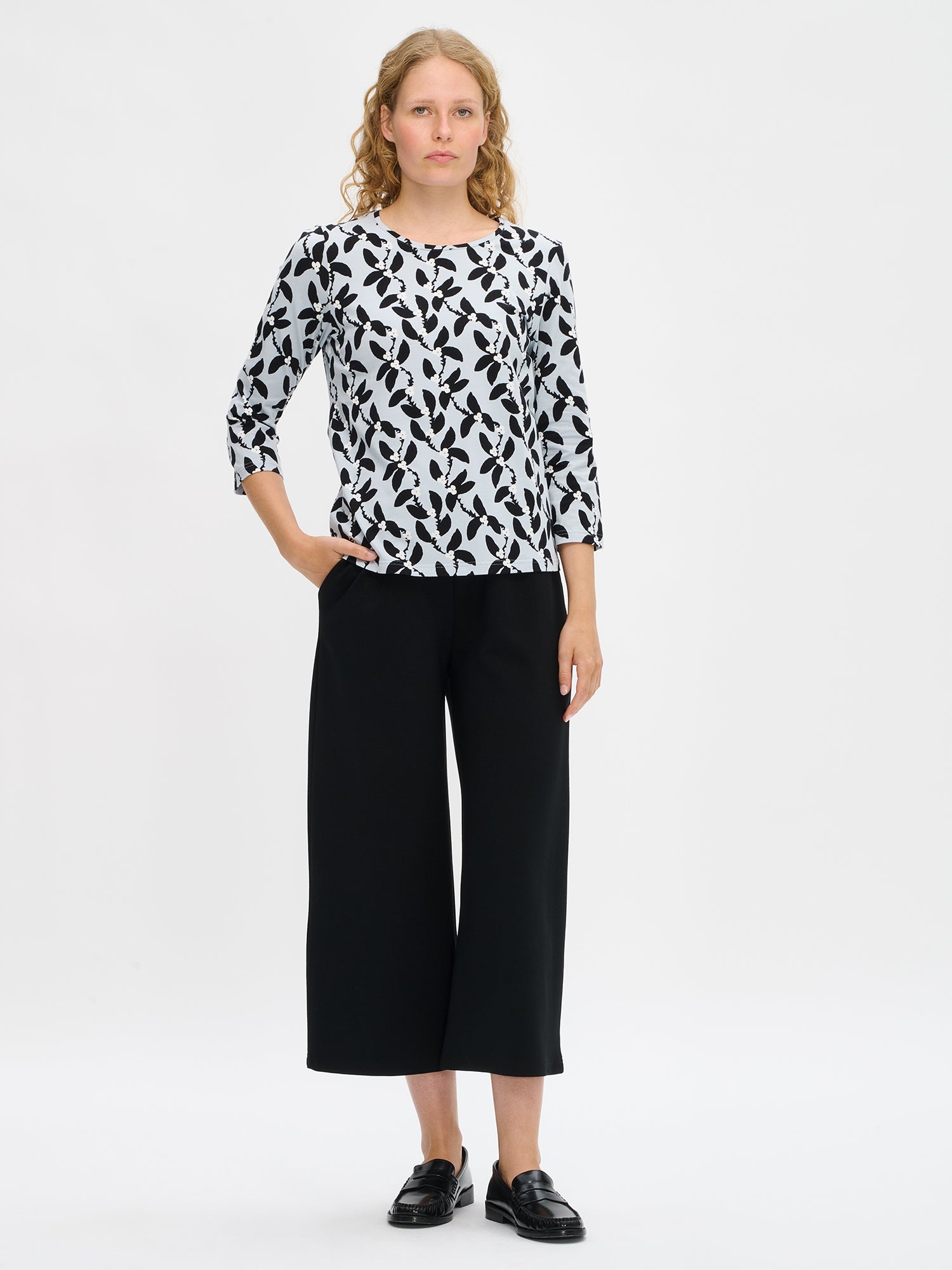 Nanso women’s Vieno blouse in grey floral cotton jersey, front