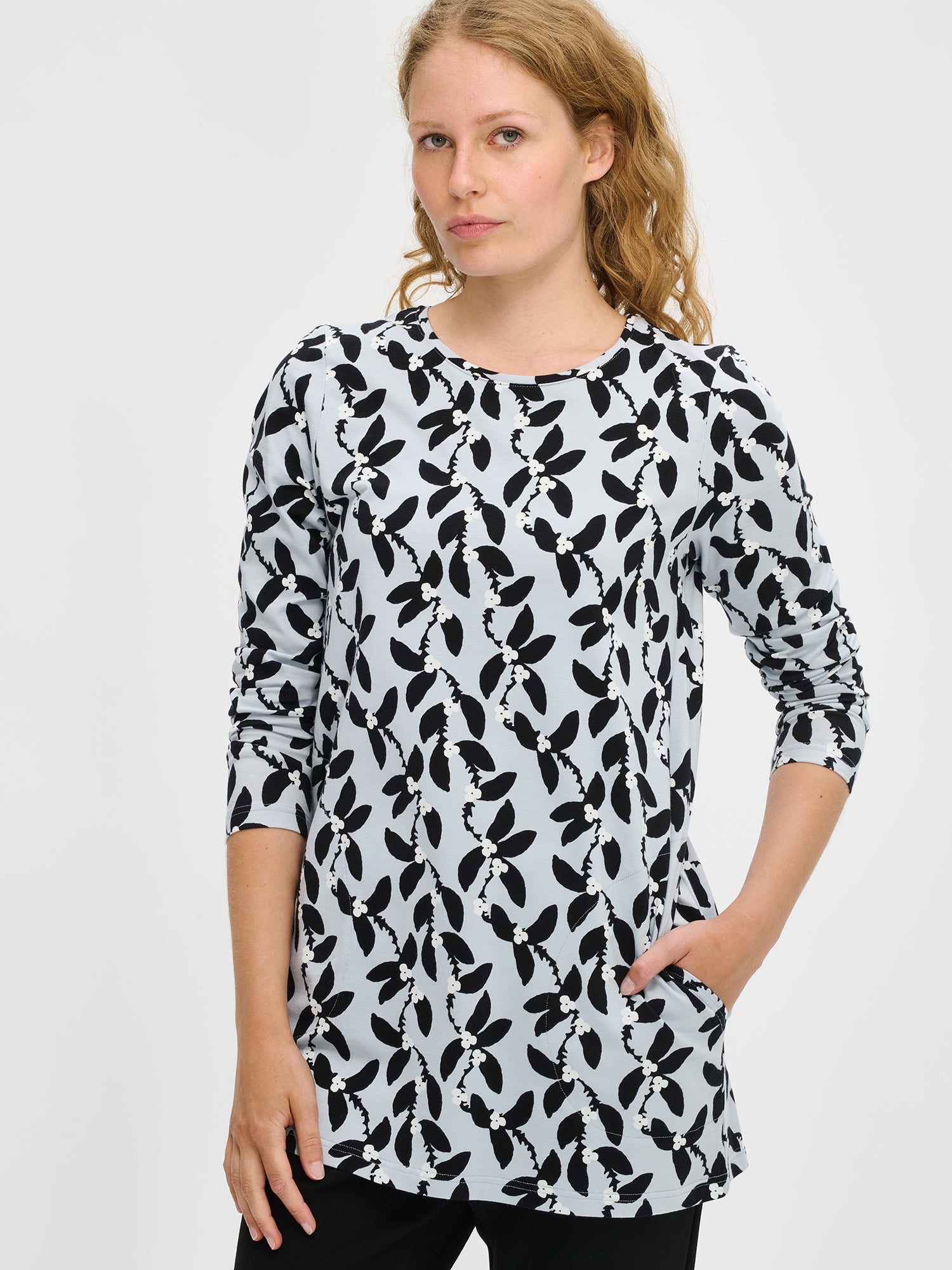 Nanso women’s Vieno tunic in soft cotton knit with grey floral print, close-up