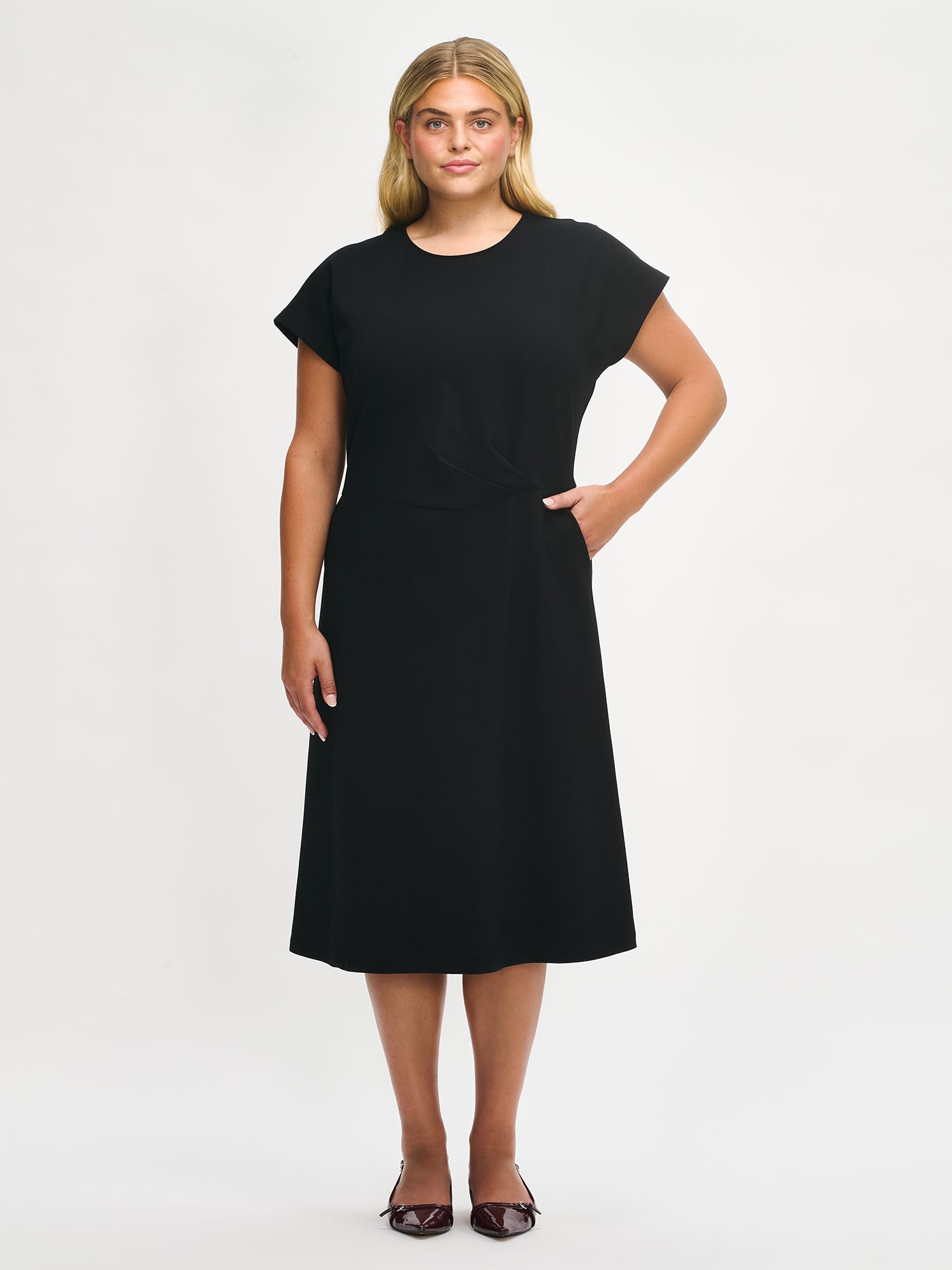 Nanso women's Elegia dress in black, front size XL