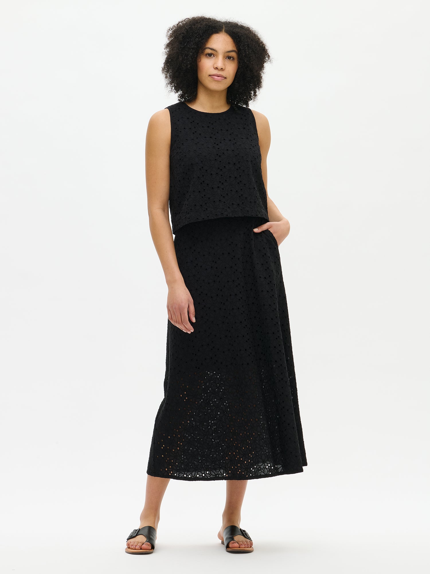 Nanso women's NUPPU Skirt in black. Styled with nuppu blouse and sandals.