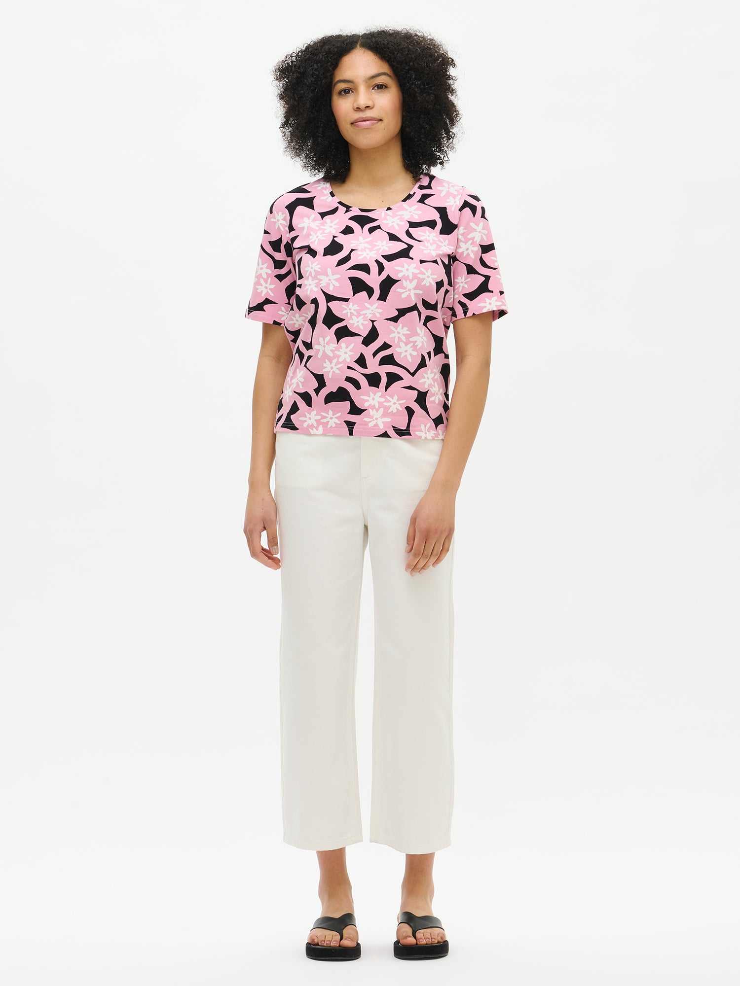 Nanso women's VERNA T-shirt in pink from the front