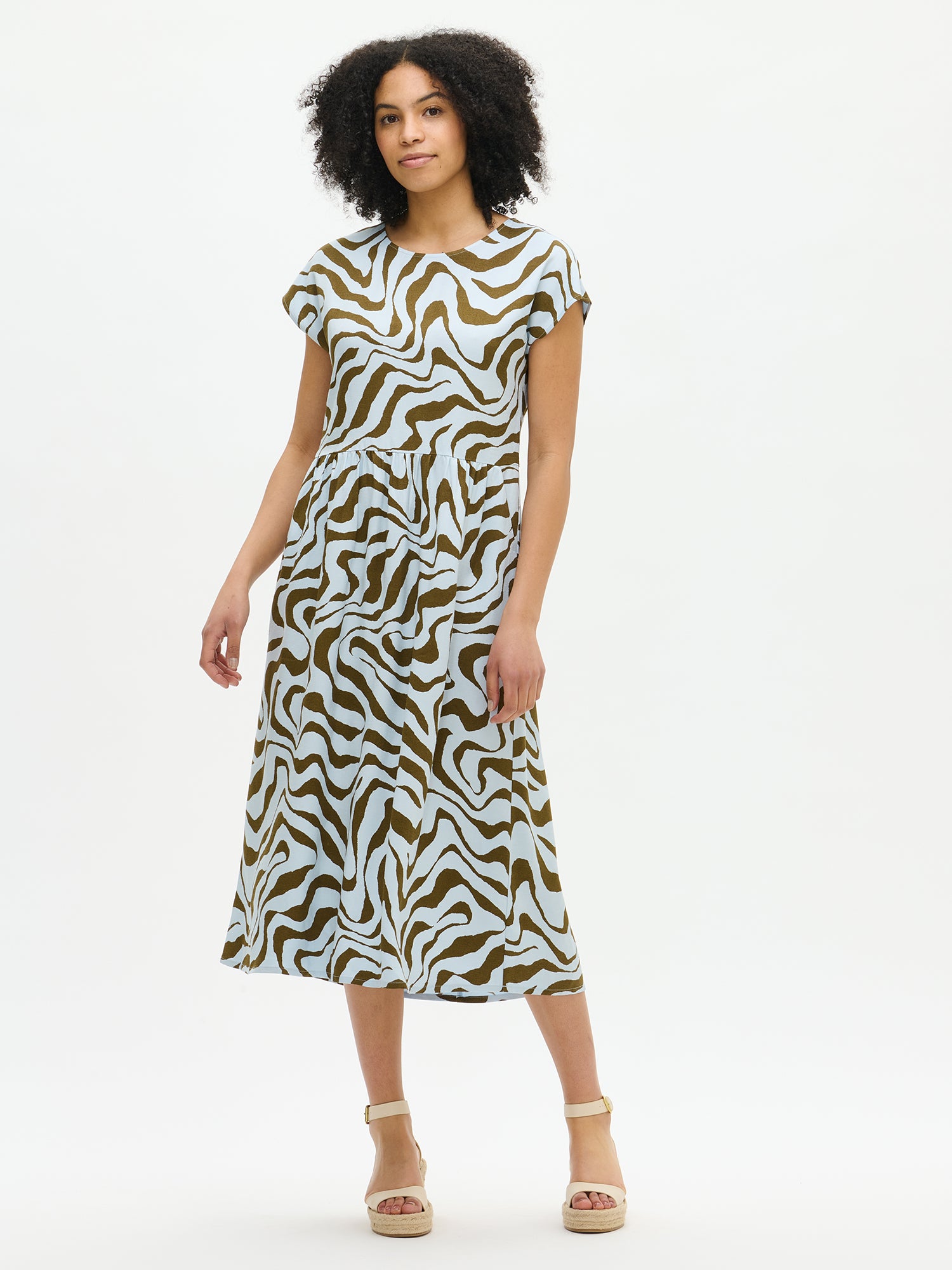Nanso women’s patterned light blue Savanna dress on the model, front view. Relaxed fit with a calf-length hem.