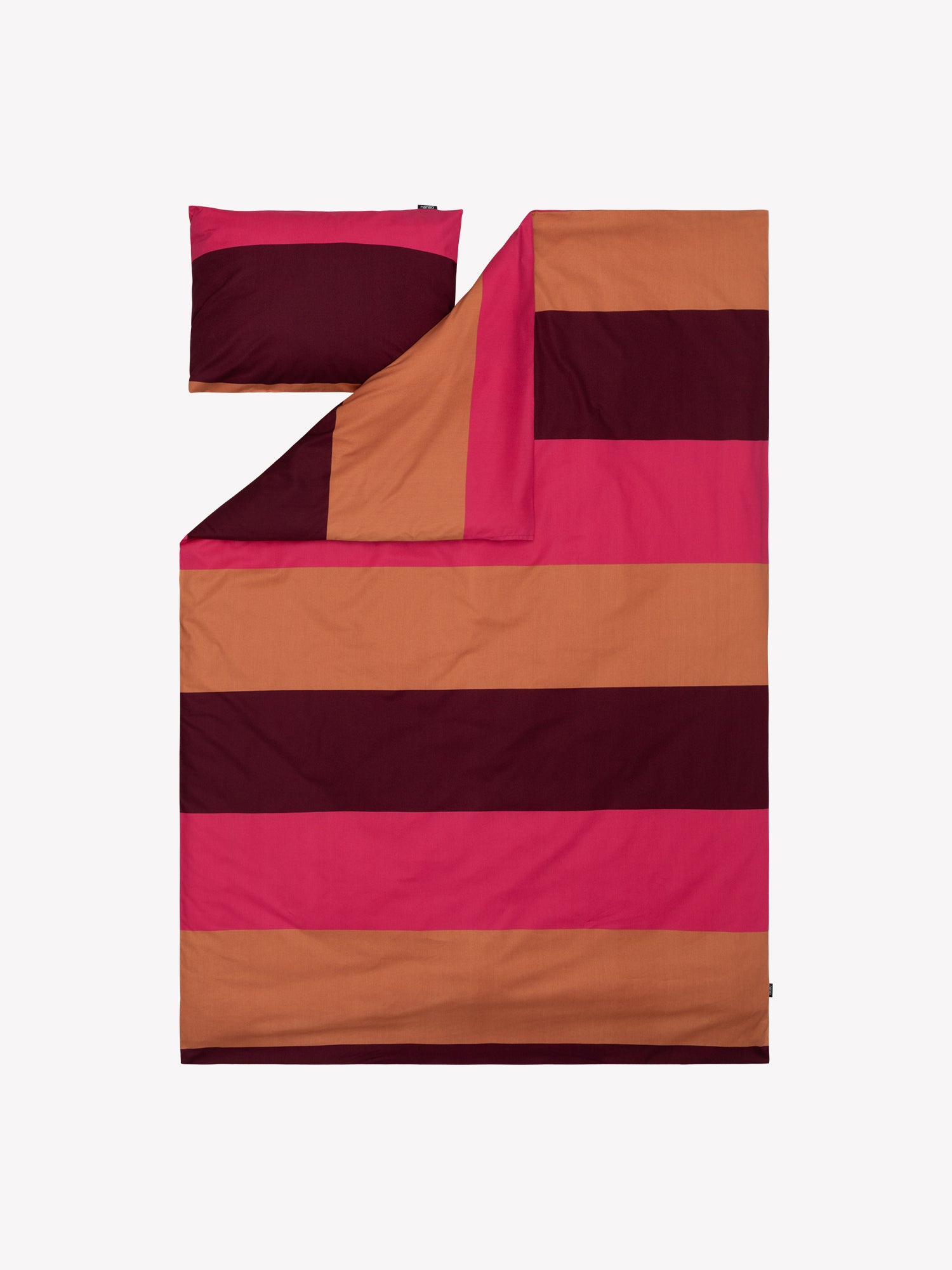 Nanso's red Trio duvet cover set features a beautiful wide striped pattern, open