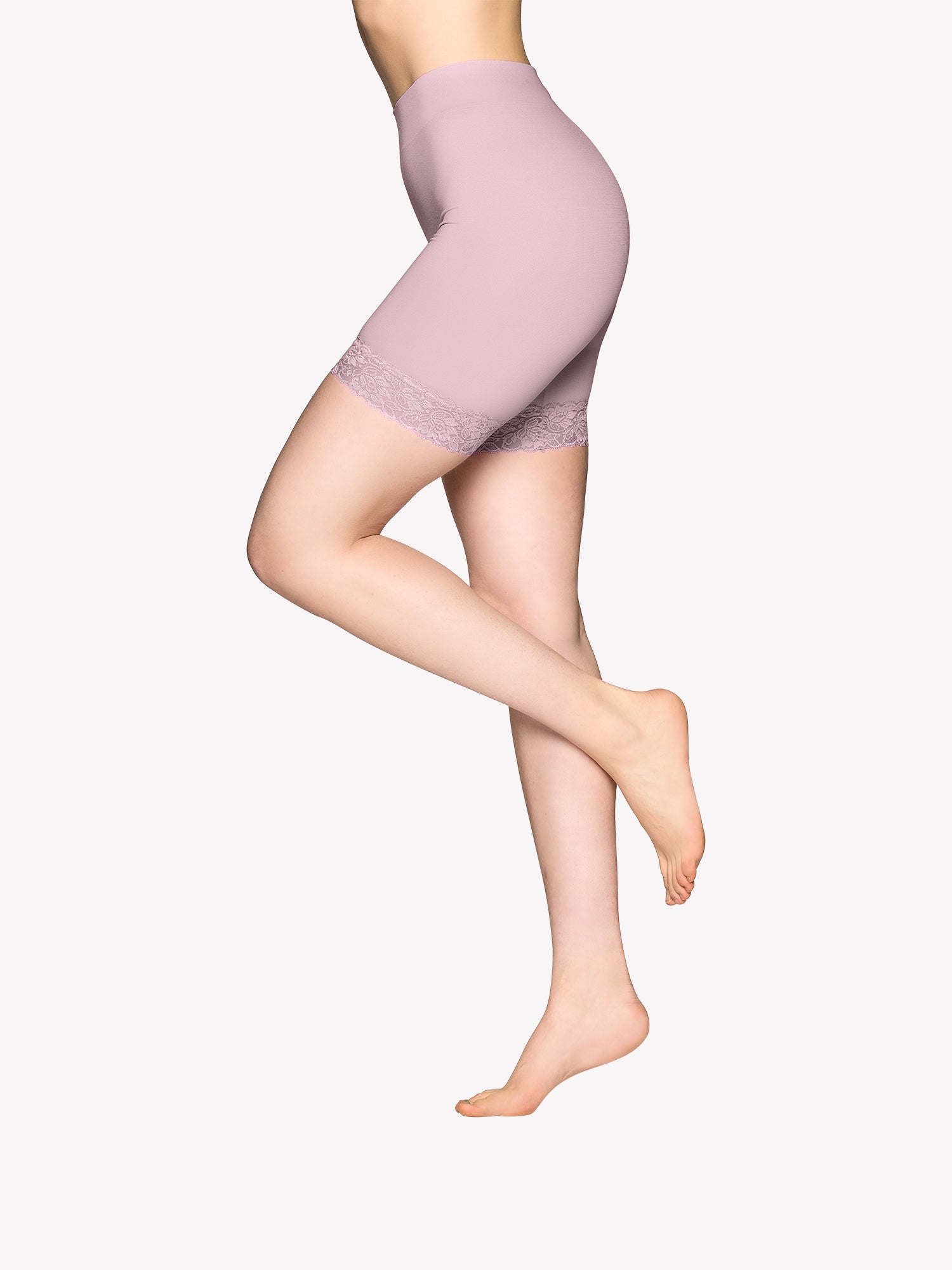 SEAMLESS LACE SHORT Leggings In White For Women - Vogue | Nanso