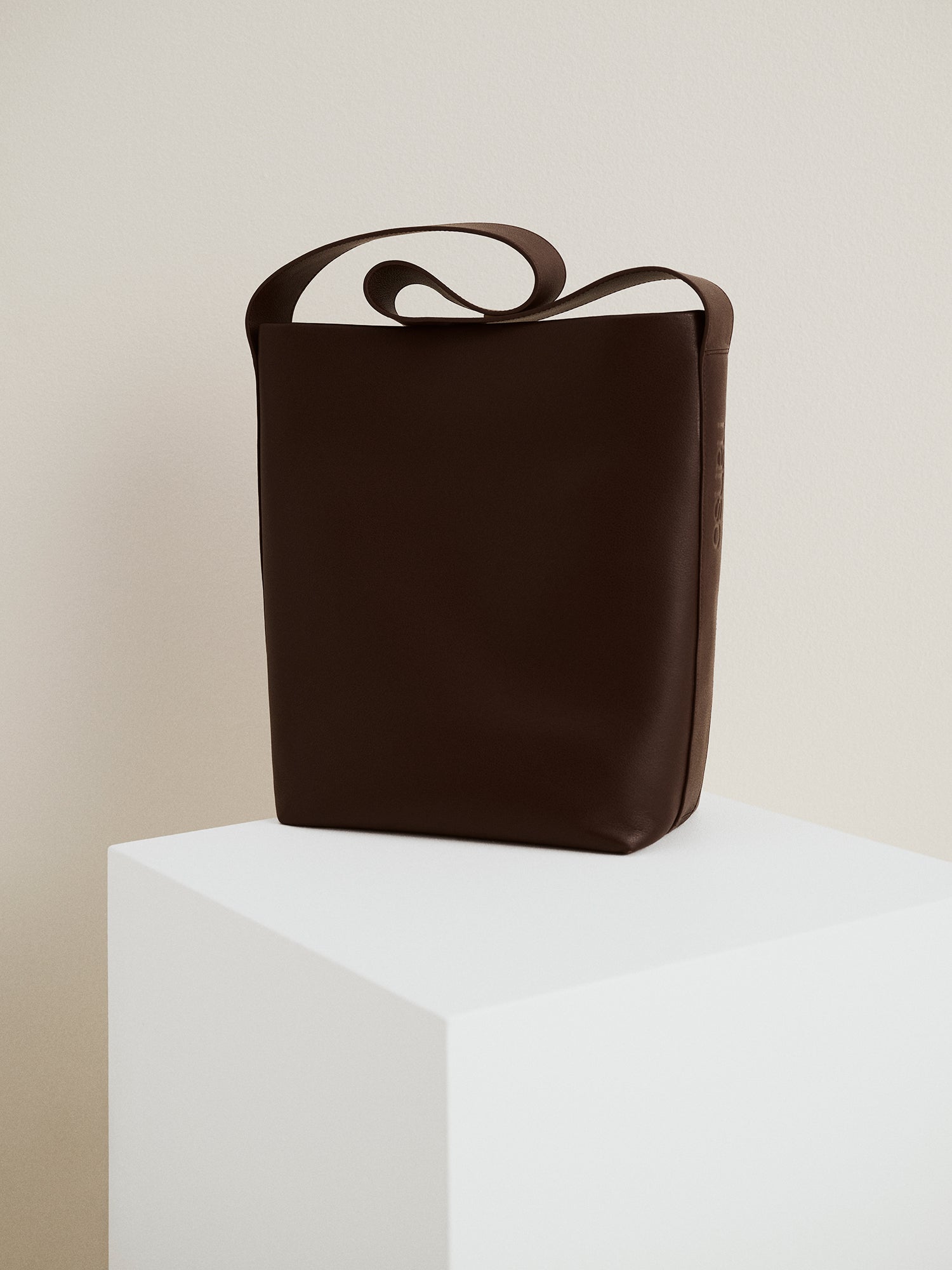 Nanso stylish dark brown Olka leather bag