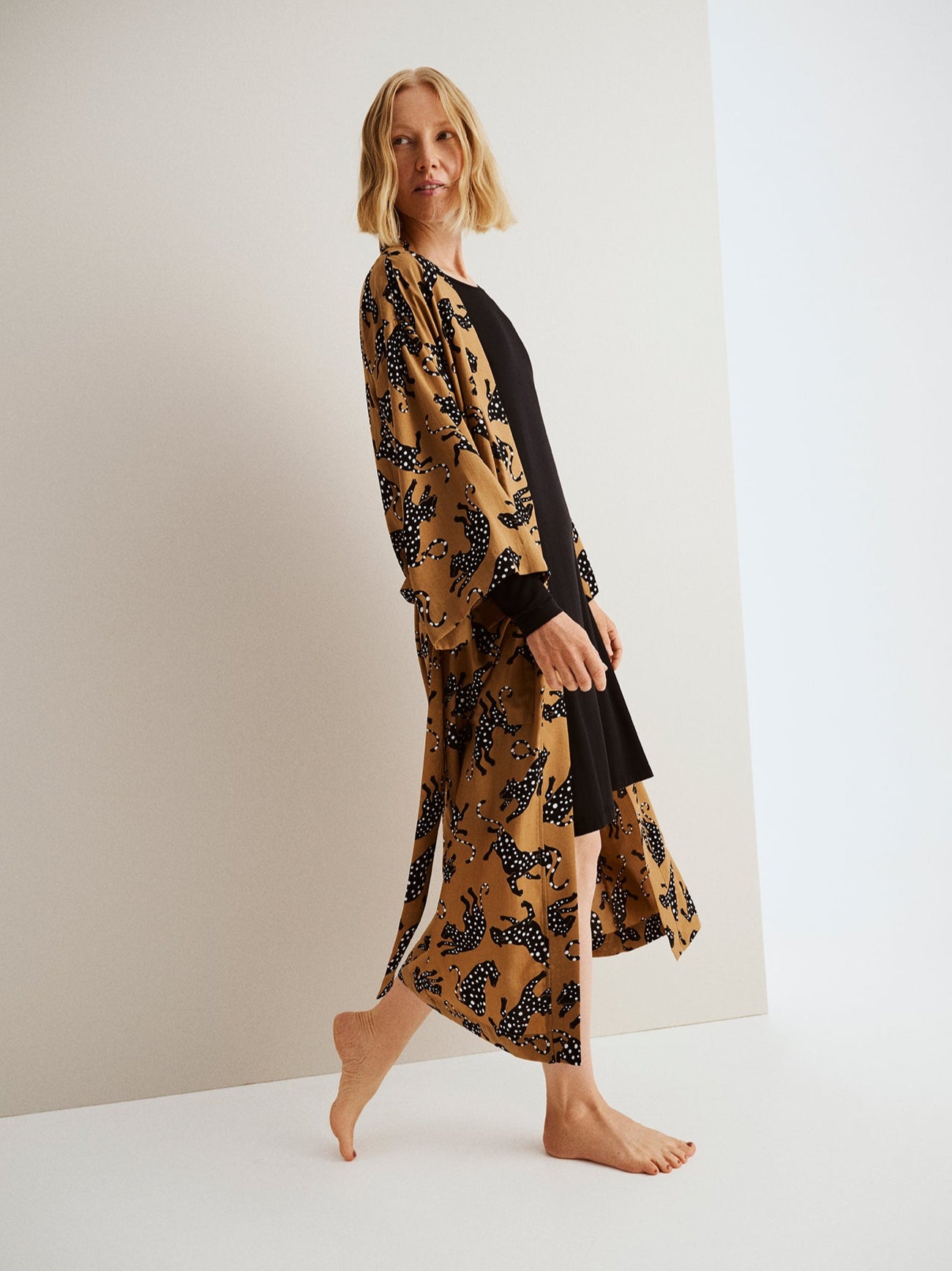 Nanso women's beige Pieni Leonora robe with kimono sleeves and waist belt, worn by a model from the side