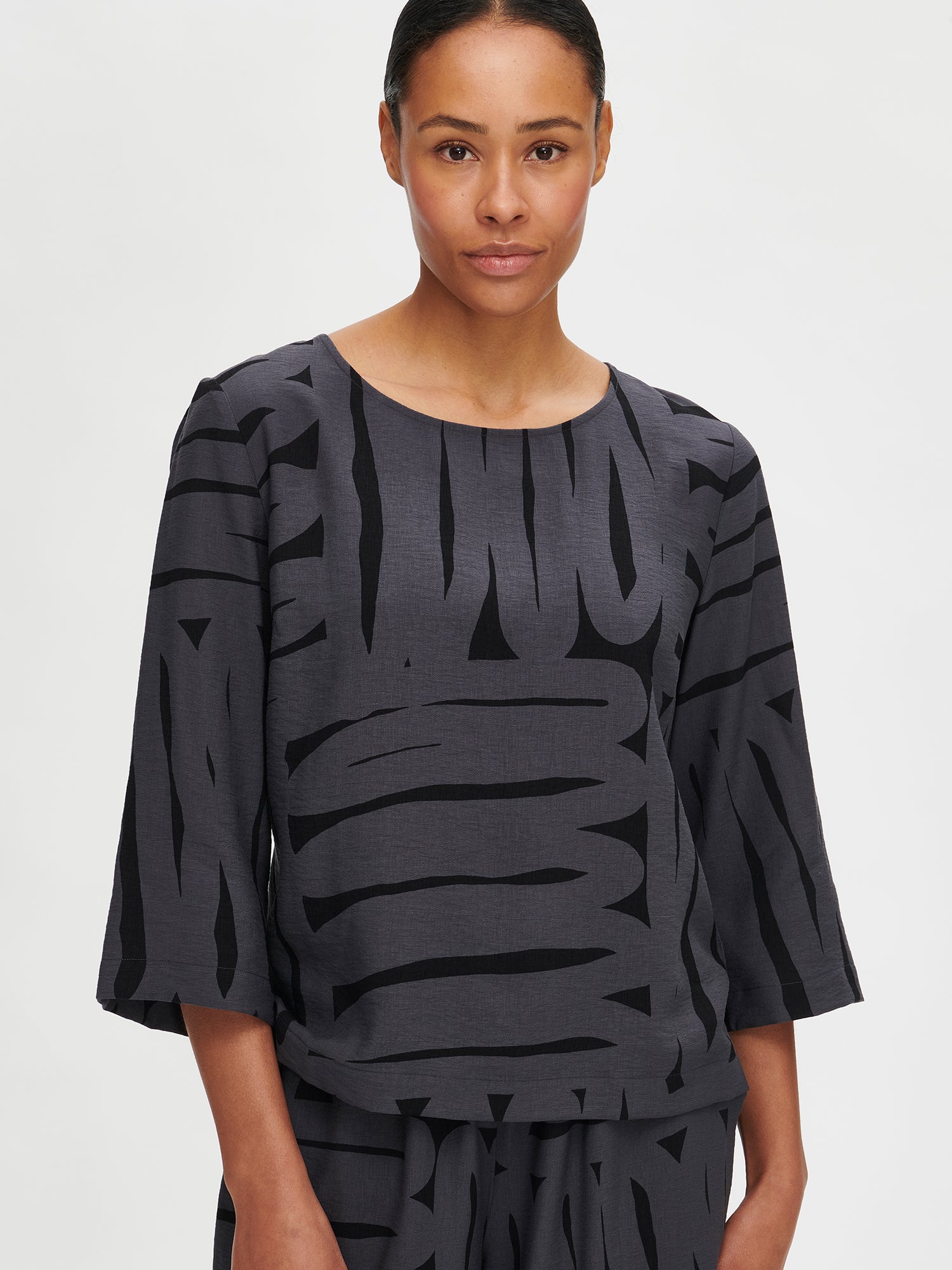 Nanso women's gray Kaiku blouse features a patterned design, close-up
