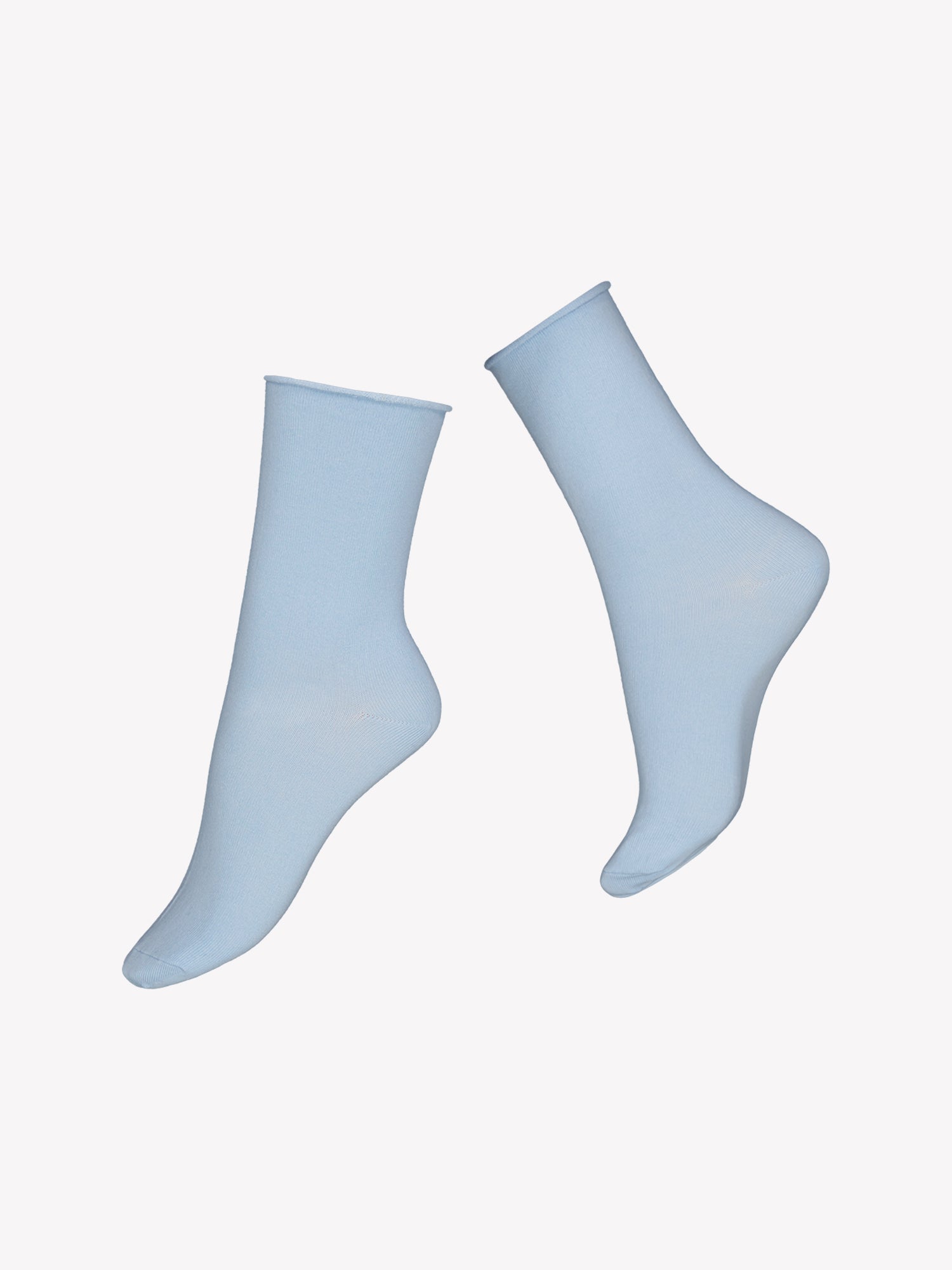 Vogue women's soft, high-quality ankle socks made of organic cotton. Product picture of light blue socks.
