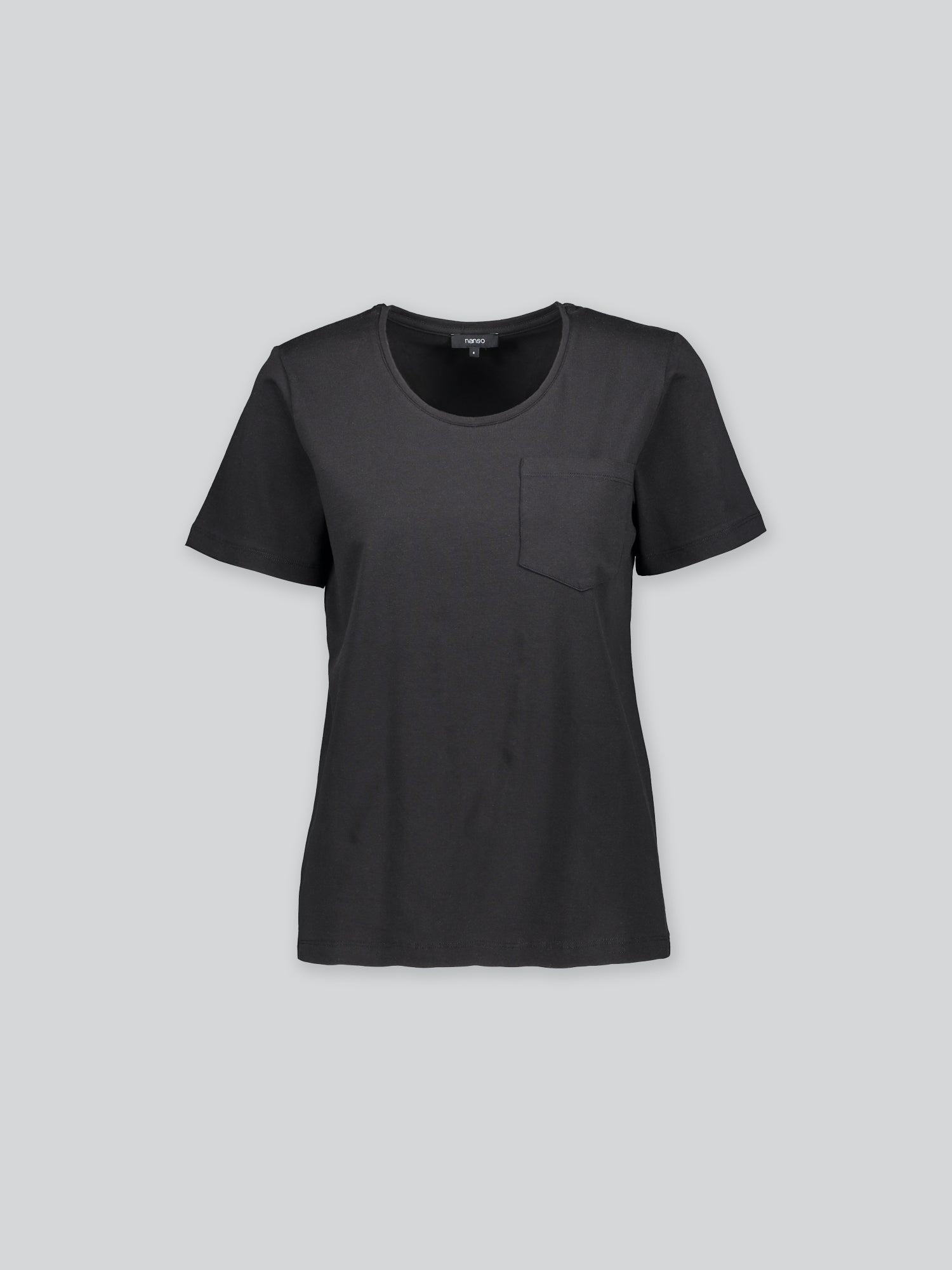 This elegant black Tasku t-shirt for women features a round neckline. A classic t-shirt is a reliable choice for any outfit, with its effortless versatility. 